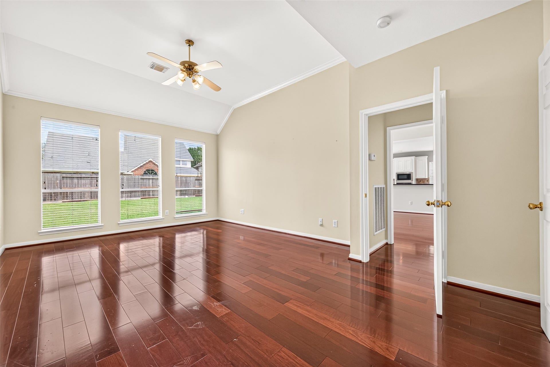 1711 Emma Cove Court, Sugar Land, TX 77479 Generous wall space provides flexibility for a king-size bed and additional bedroom furnishings.