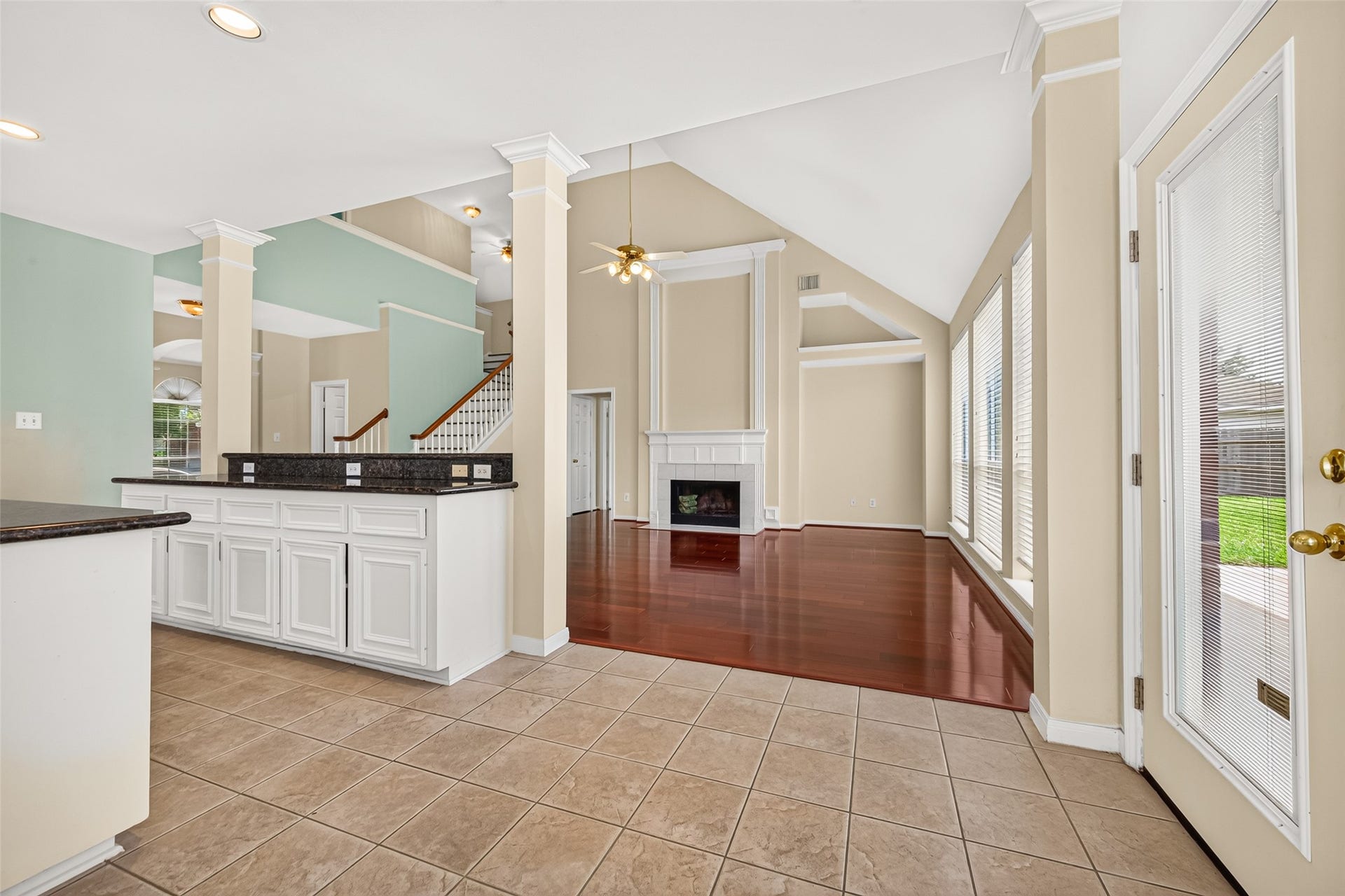 1711 Emma Cove Court, Sugar Land, TX 77479 Abundant windows surround the breakfast area, creating a cheerful setting with views of the outdoor space.