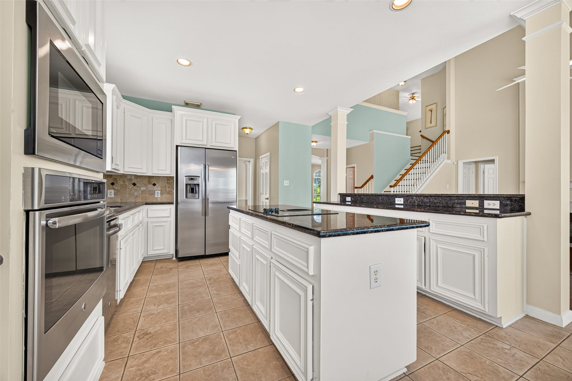 1711 Emma Cove Court, Sugar Land, TX 77479 Stainless steel appliances, recessed lighting, and plentiful storage combine style with everyday functionality.