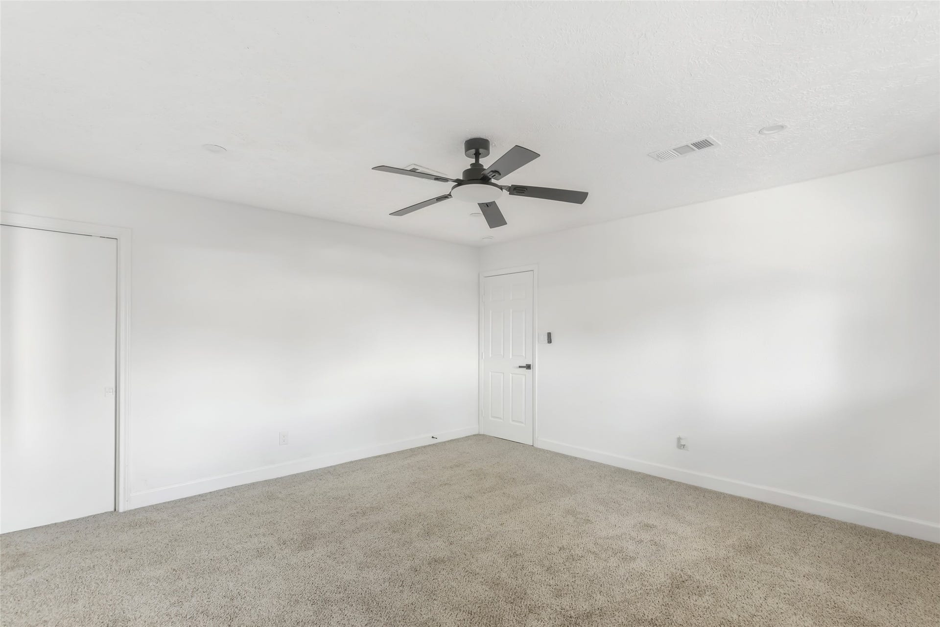 4308 Pine Shadows Street, Dickinson, TX 77539 4308 Pine Shadows Street, Dickinson, TX 77539