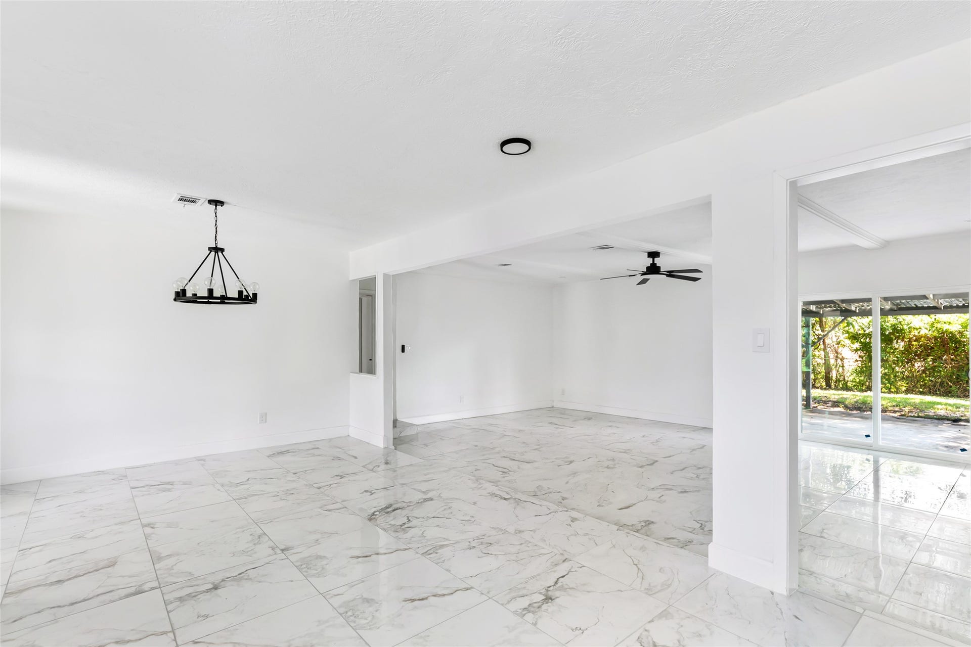 4308 Pine Shadows Street, Dickinson, TX 77539 4308 Pine Shadows Street, Dickinson, TX 77539