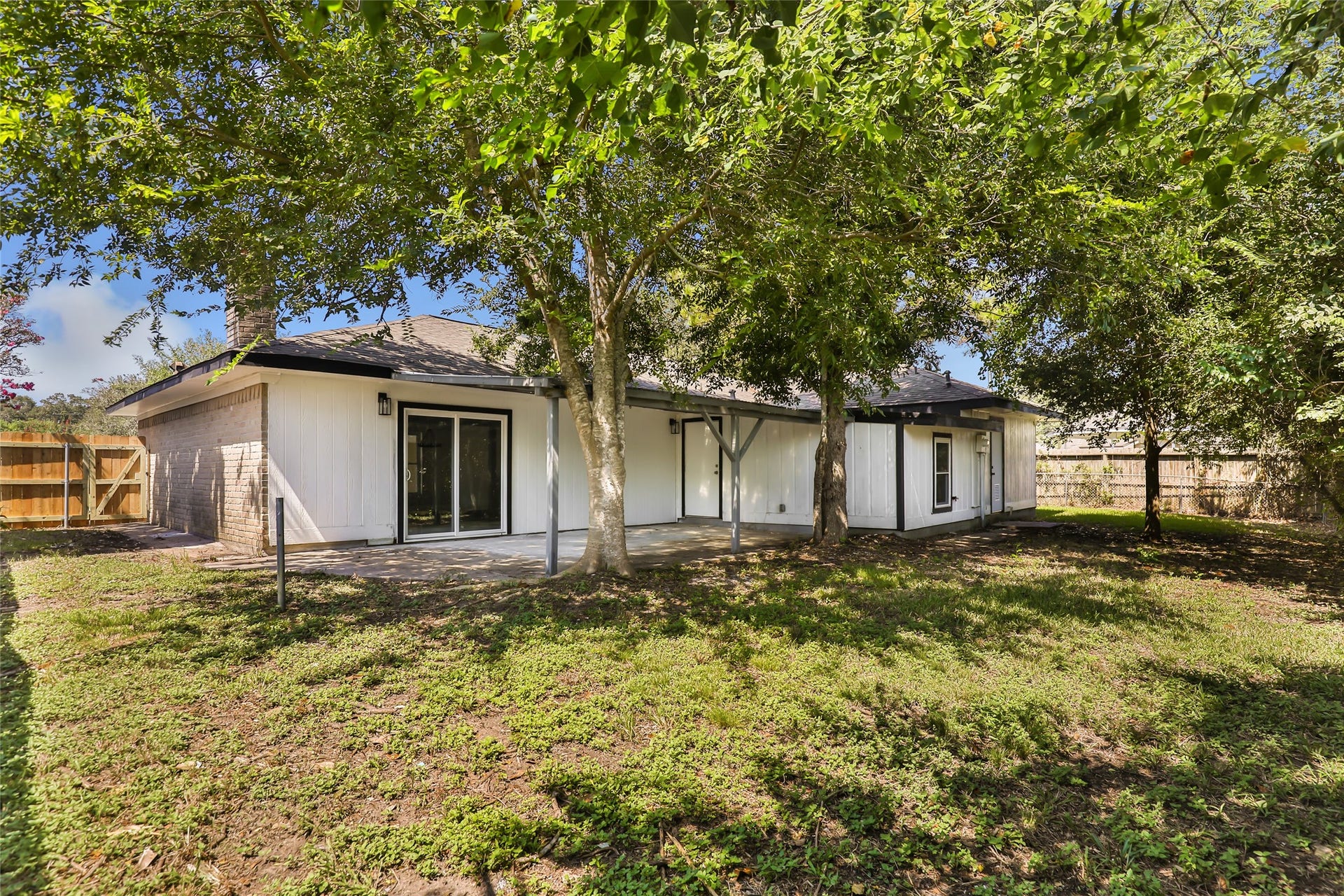 4308 Pine Shadows Street, Dickinson, TX 77539 4308 Pine Shadows Street, Dickinson, TX 77539
