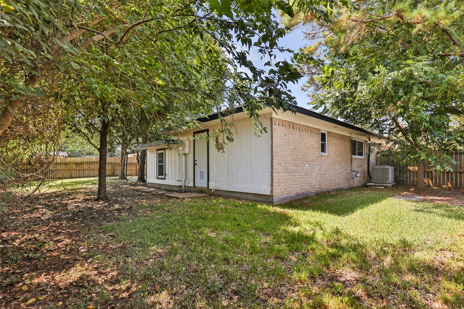 4308 Pine Shadows Street, Dickinson, TX 77539 4308 Pine Shadows Street, Dickinson, TX 77539