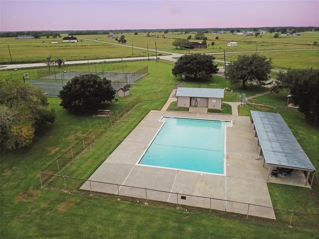 106 Horse Shoe Trail, Angleton, TX 77515 106 Horse Shoe Trail, Angleton, TX 77515