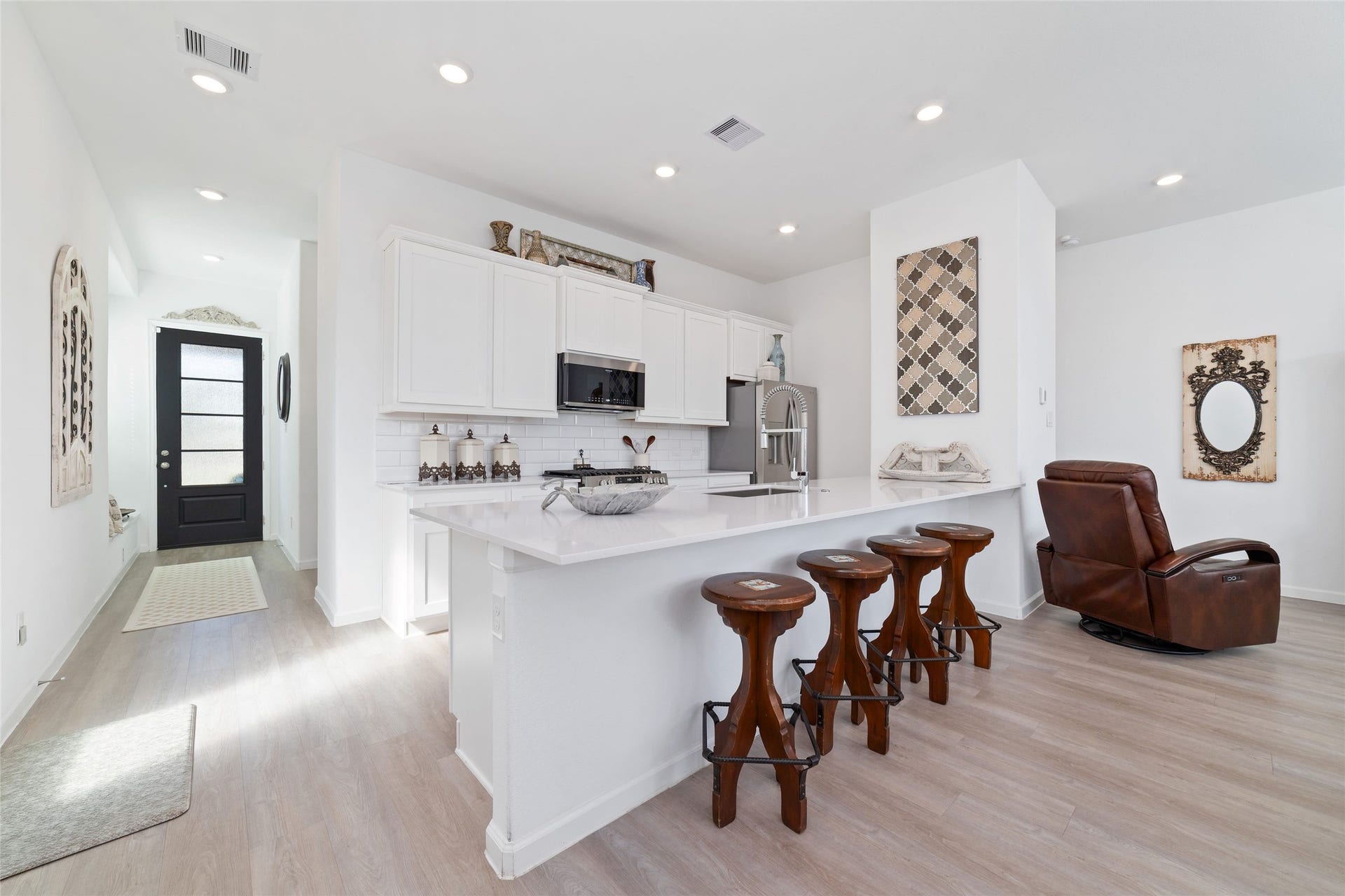 5715 Foggy Vine Court, Fulshear, TX 77441 The open-concept main floor seamlessly connects the kitchen, dining, and family room, creating an ideal layout for everyday living and entertaining.