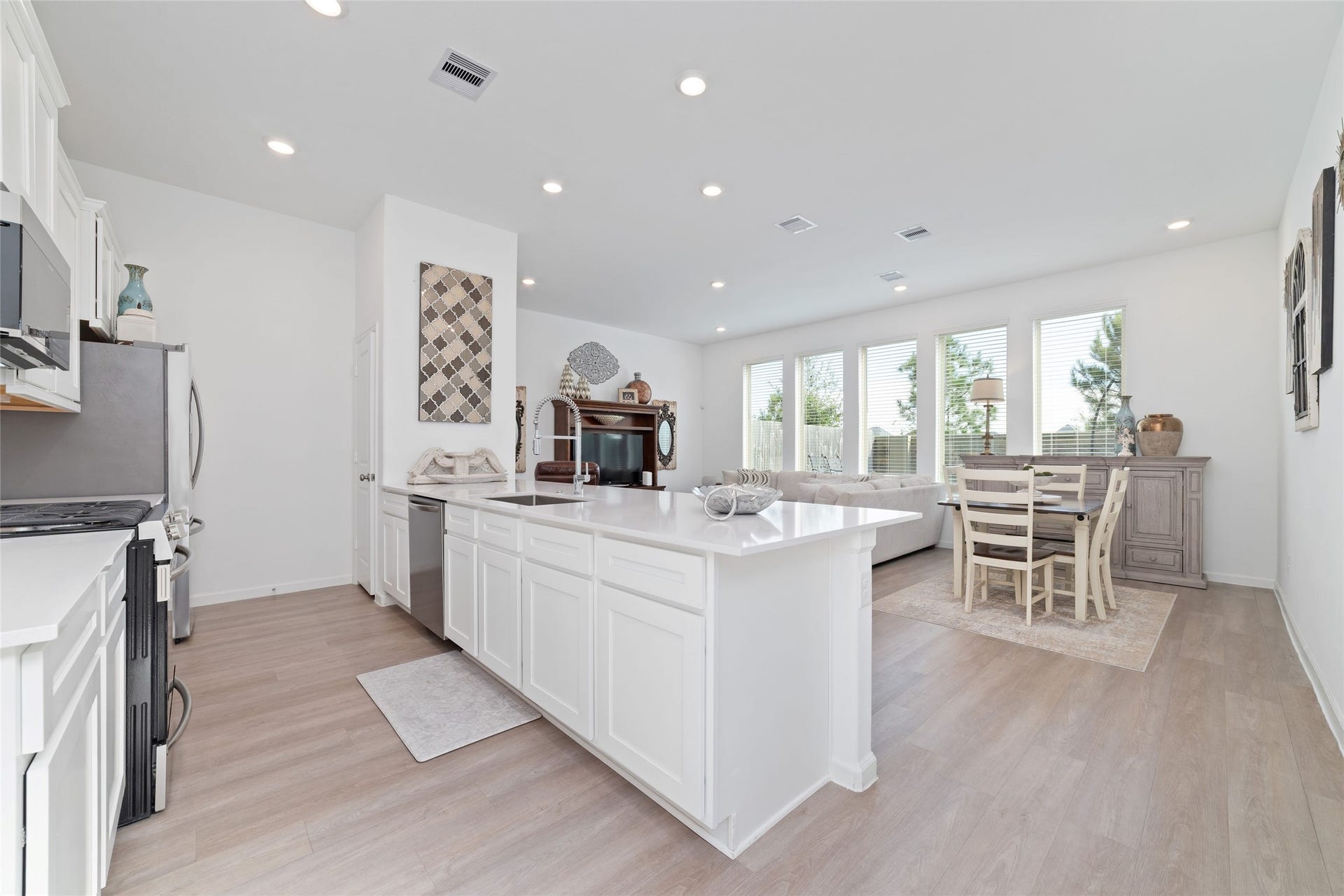 5715 Foggy Vine Court, Fulshear, TX 77441 A spacious center island provides additional preparation space and casual seating while connecting the kitchen to the open-concept family room.