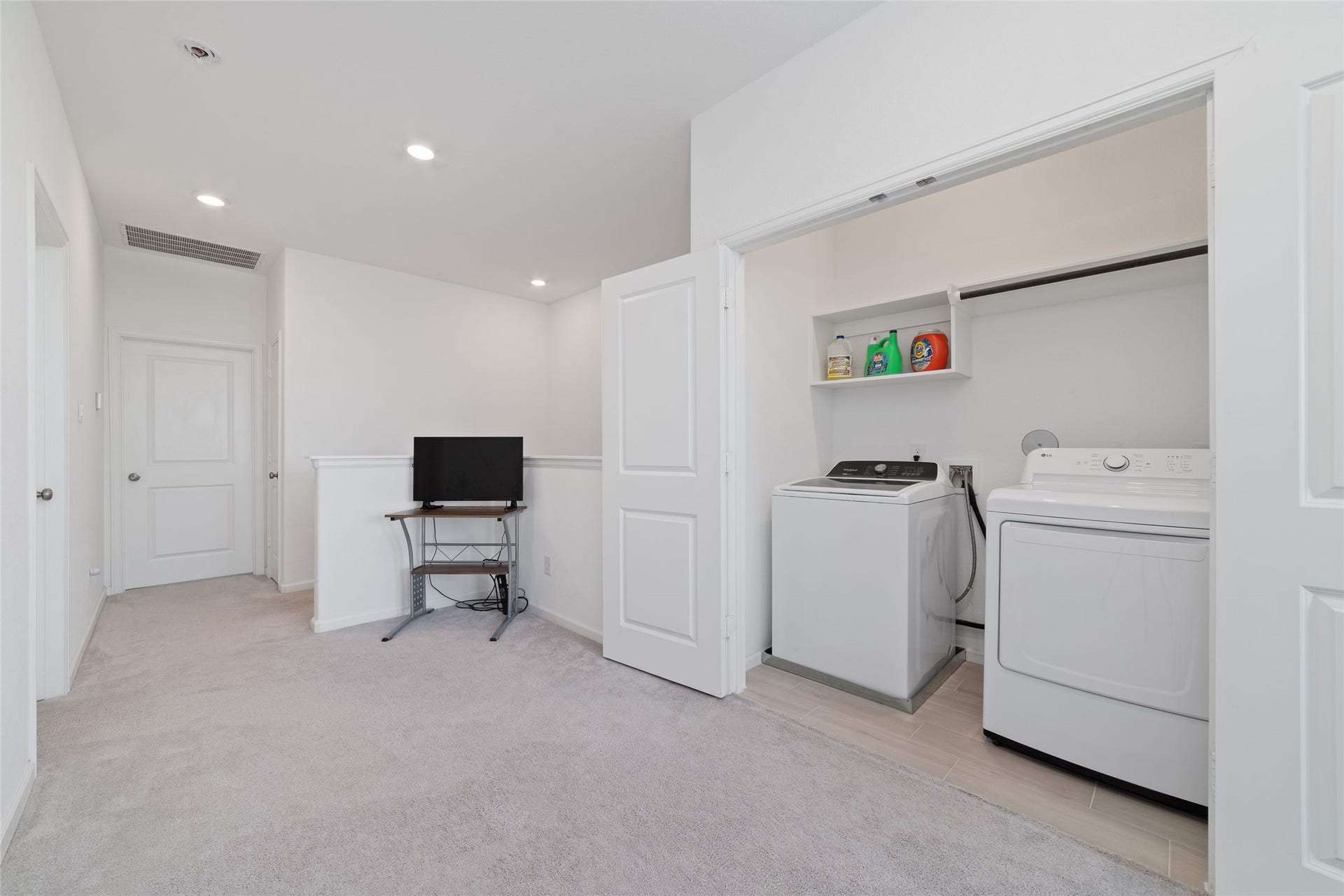 5715 Foggy Vine Court, Fulshear, TX 77441 Conveniently located inside the home, the spacious utility room provides washer and dryer connections, additional cabinetry, and shelving for storage and organization.