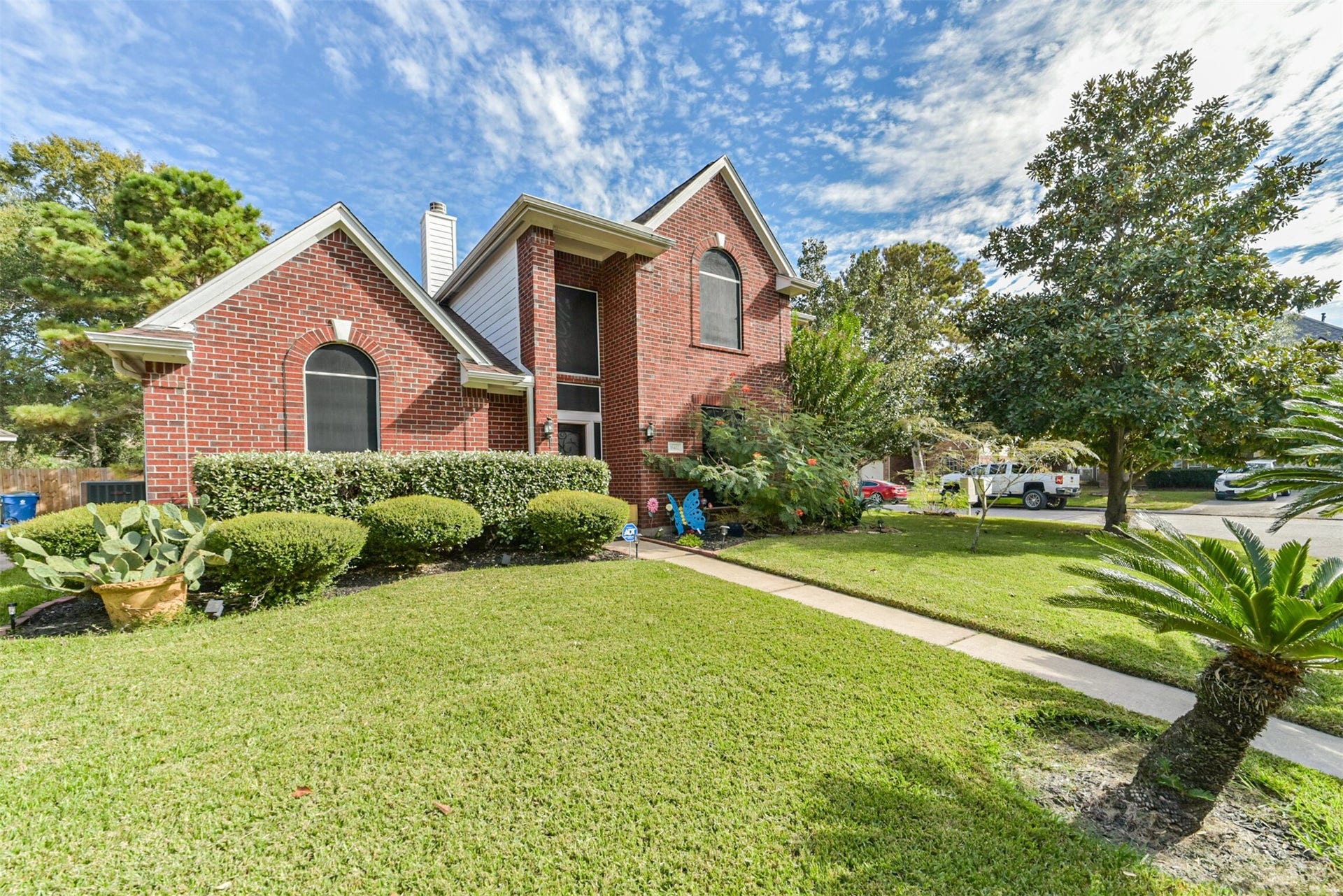 18402 Spinner Court Drive, Humble, TX 77346 Seen from the lot's left corner, the arched brickwork and its keystones stand out.