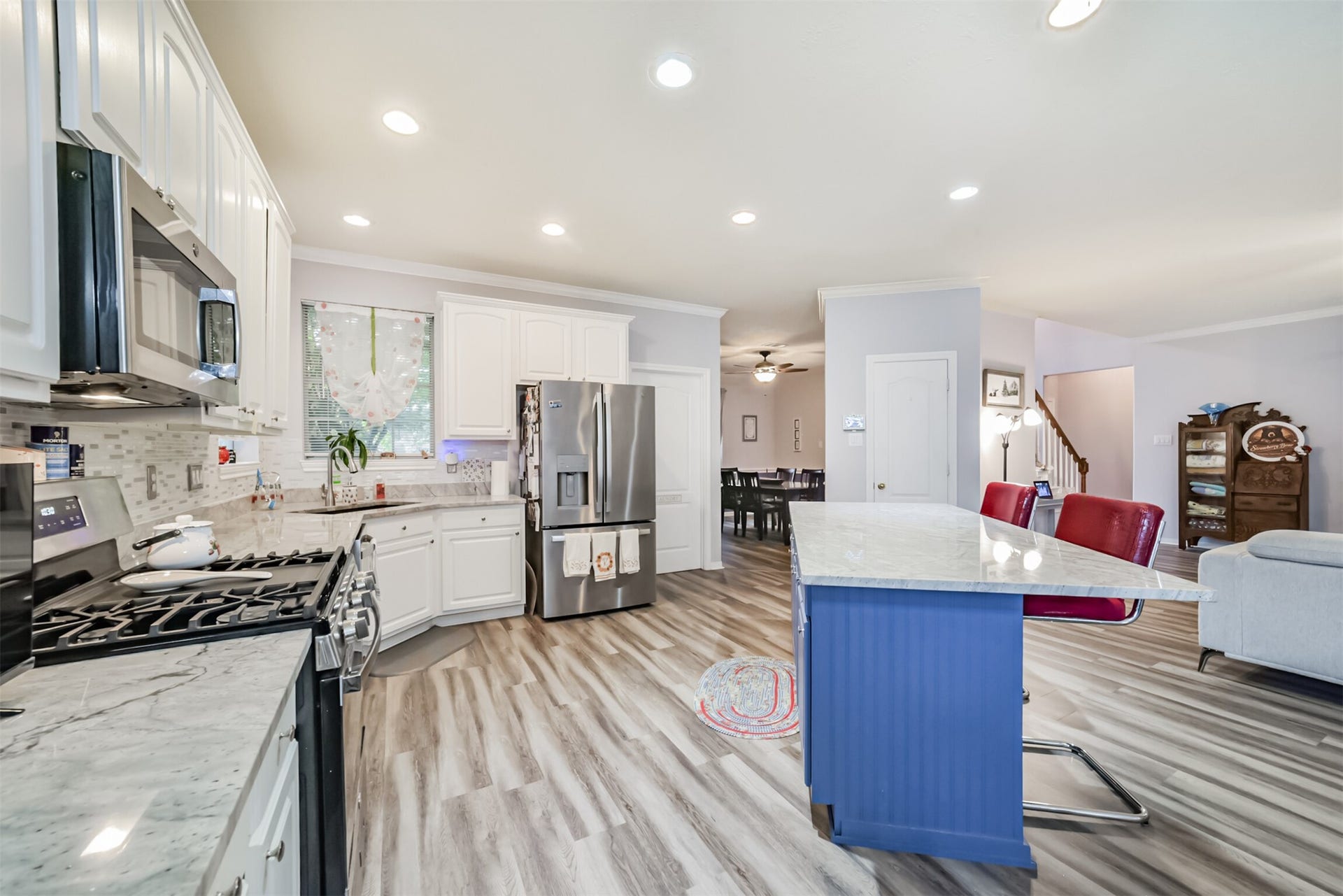 18402 Spinner Court Drive, Humble, TX 77346 Kitchen featuring a gas oven and stove, a corner undermount sink beneath a window, and built-in stainless steel appliances.