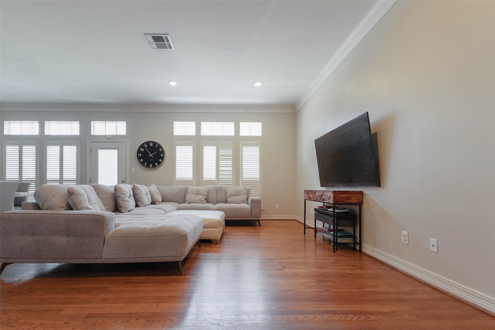 20 Stalynn Lane, Houston, TX 77027 20 Stalynn Lane, Houston, TX 77027
