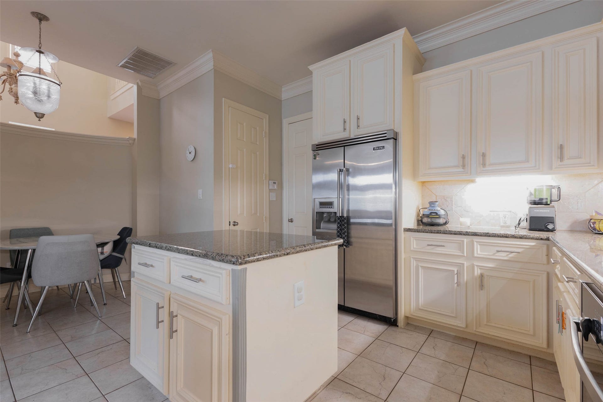 20 Stalynn Lane, Houston, TX 77027 20 Stalynn Lane, Houston, TX 77027