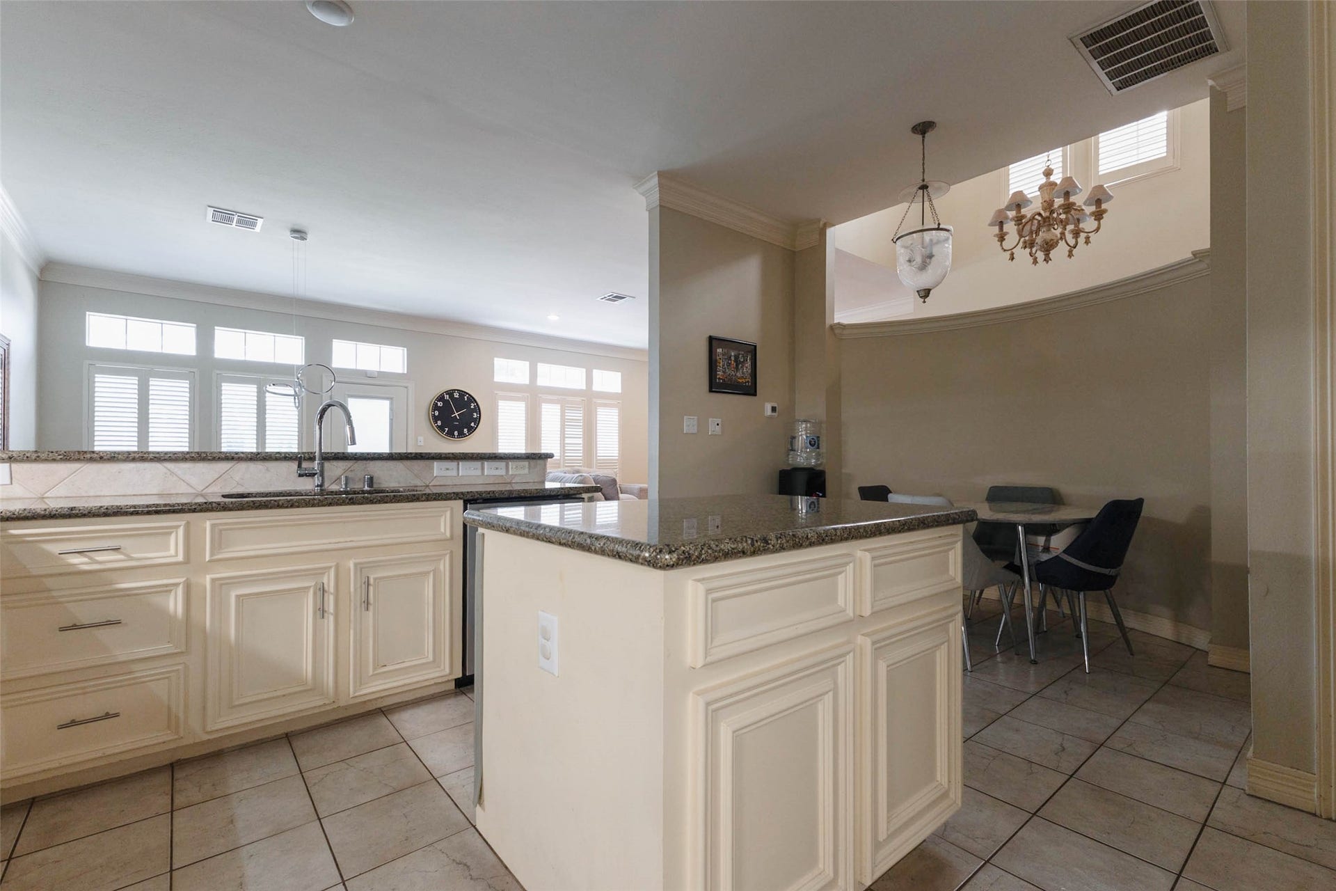 20 Stalynn Lane, Houston, TX 77027 20 Stalynn Lane, Houston, TX 77027