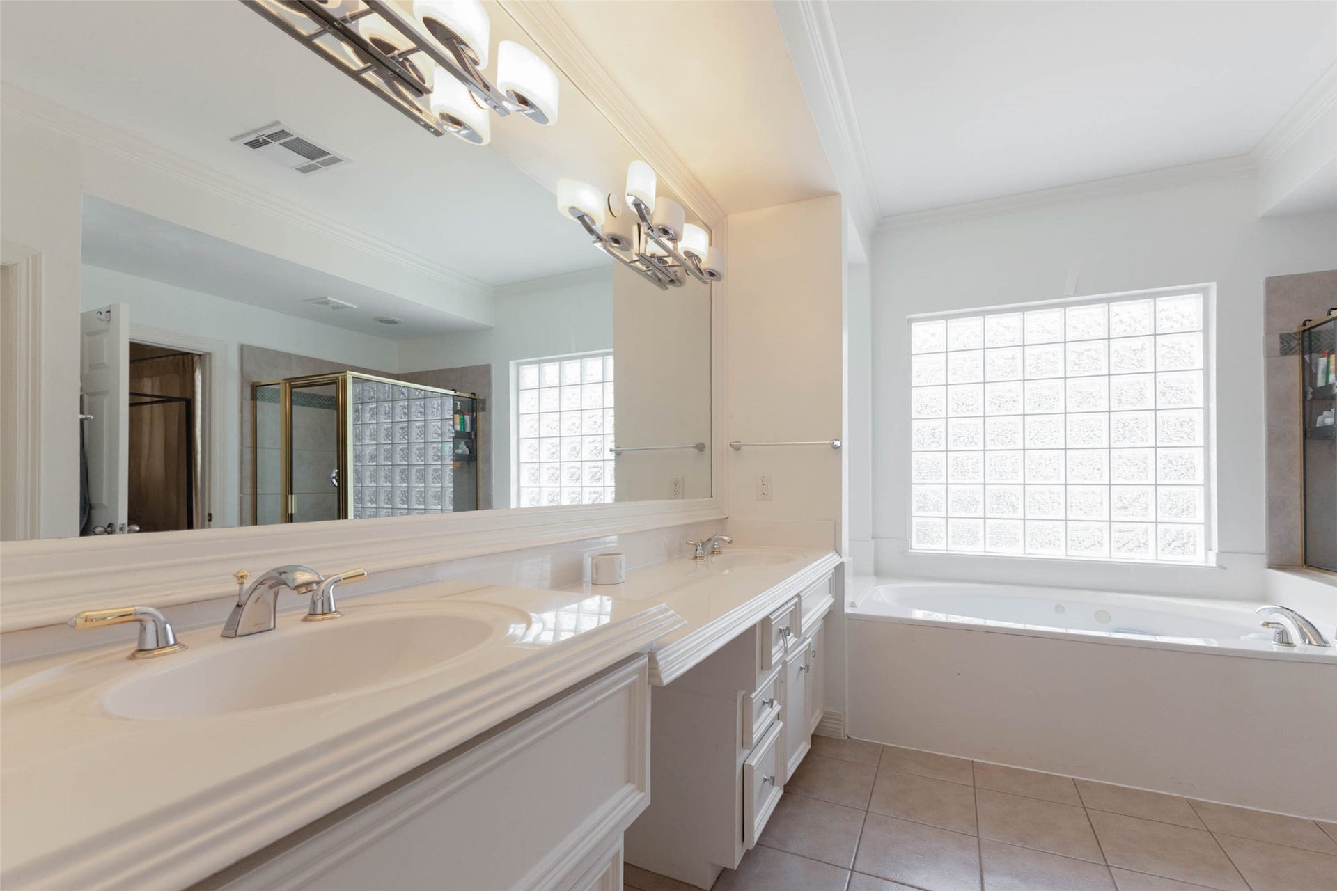 20 Stalynn Lane, Houston, TX 77027 20 Stalynn Lane, Houston, TX 77027