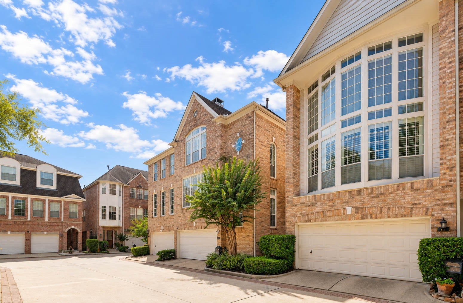 20 Stalynn Lane, Houston, TX 77027 20 Stalynn Lane, Houston, TX 77027