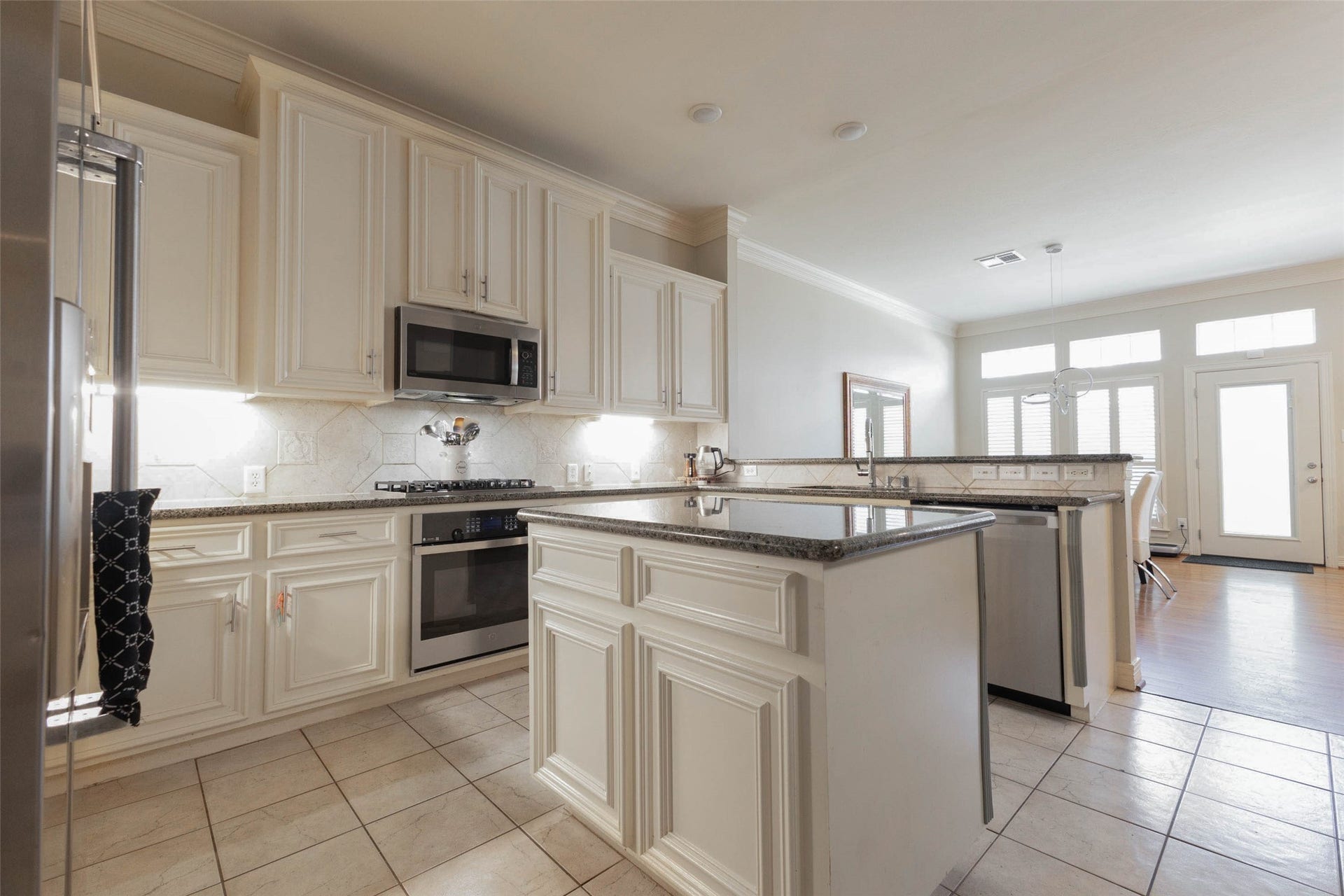 20 Stalynn Lane, Houston, TX 77027 20 Stalynn Lane, Houston, TX 77027