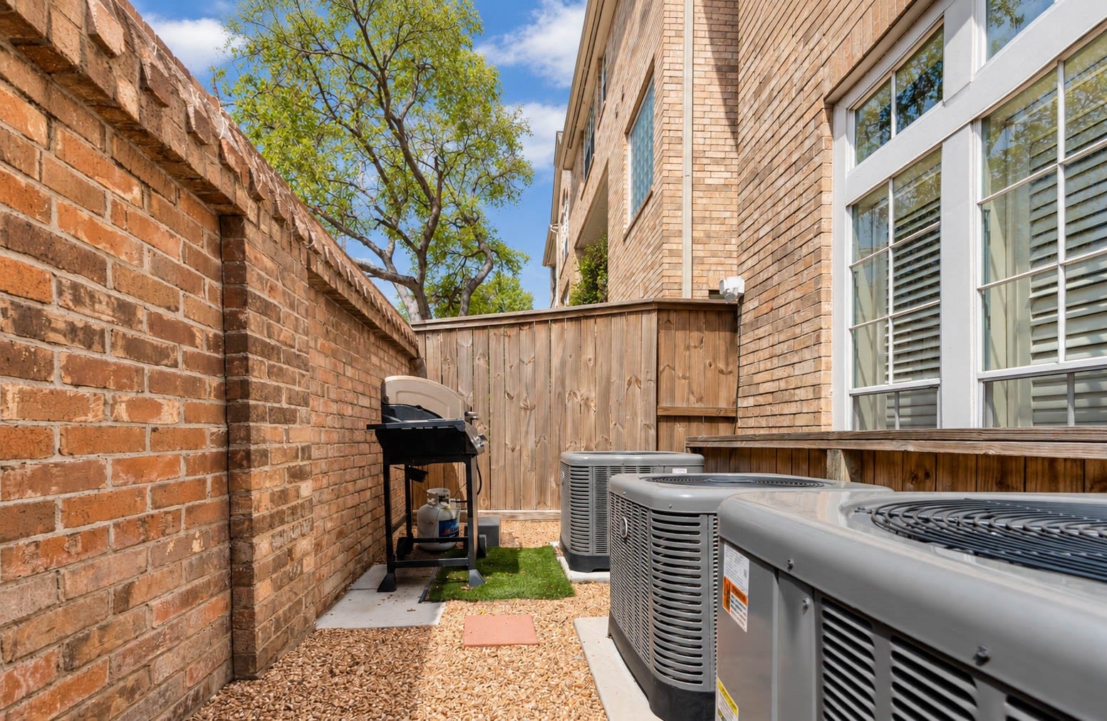 20 Stalynn Lane, Houston, TX 77027 20 Stalynn Lane, Houston, TX 77027