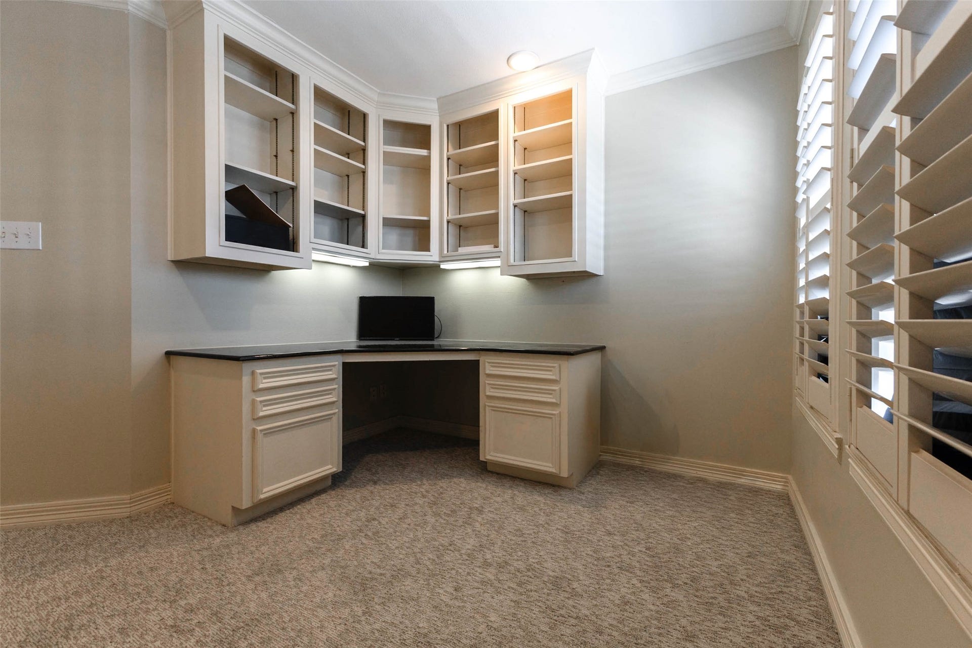 20 Stalynn Lane, Houston, TX 77027 20 Stalynn Lane, Houston, TX 77027