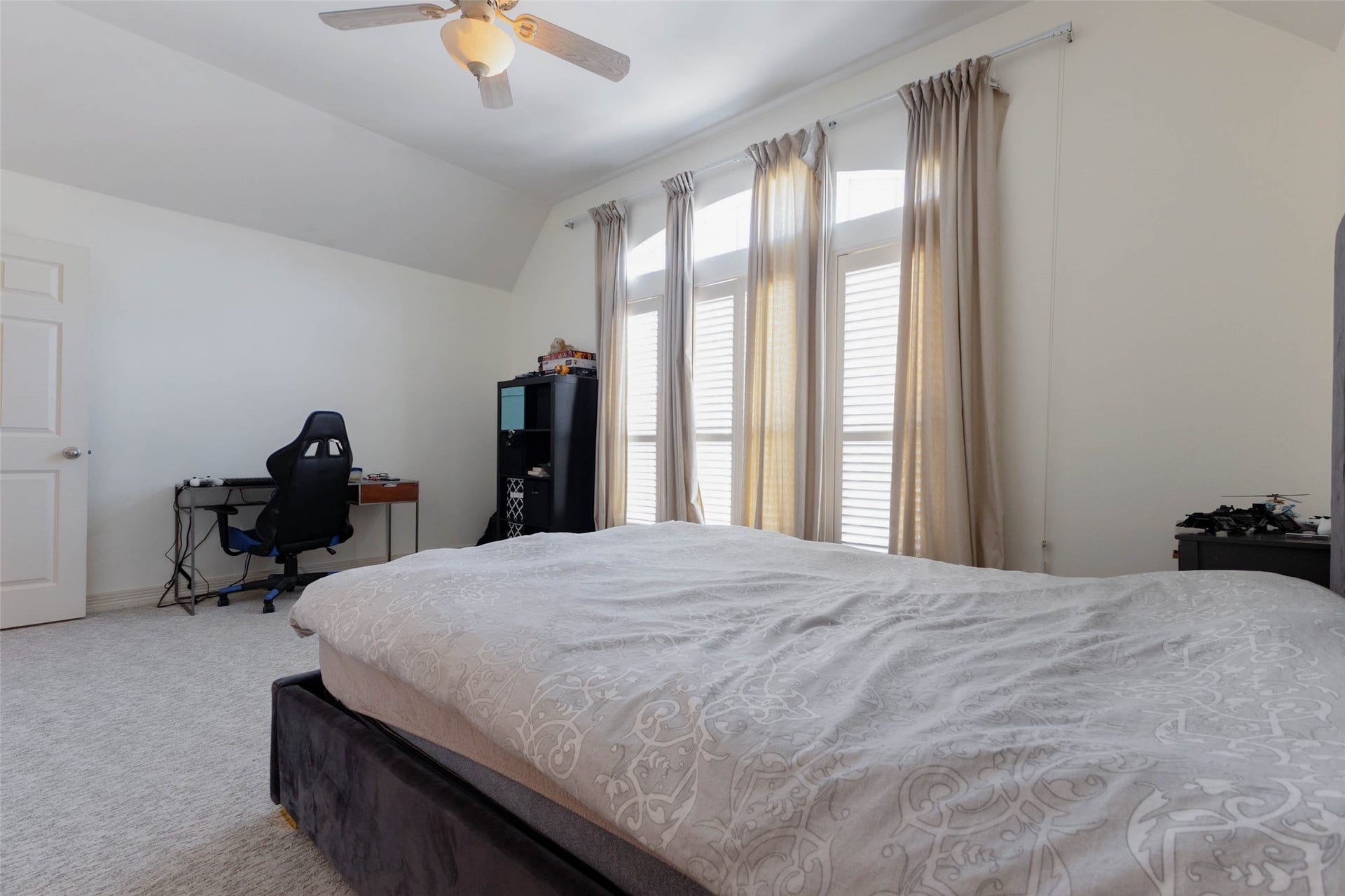 20 Stalynn Lane, Houston, TX 77027 20 Stalynn Lane, Houston, TX 77027