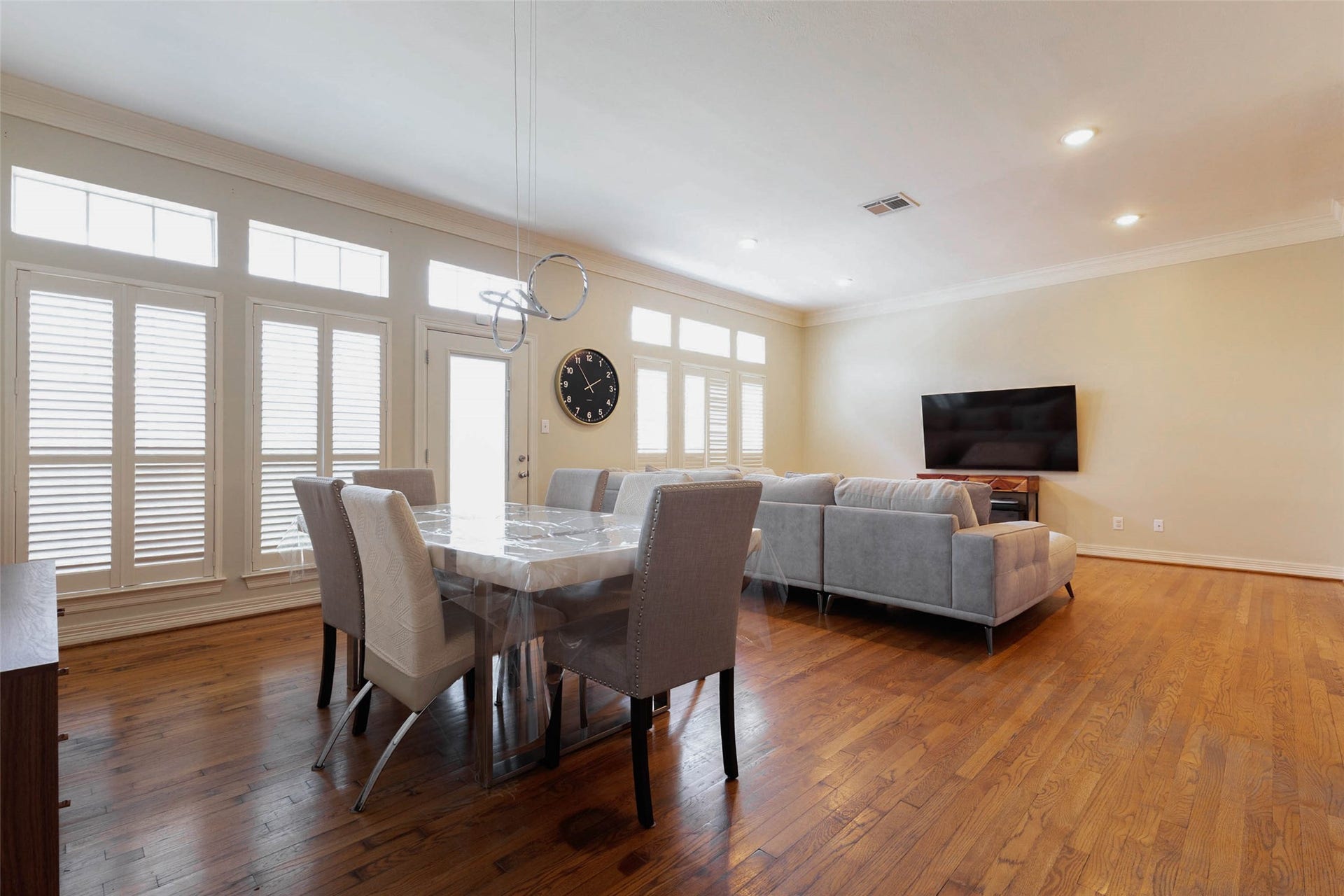 20 Stalynn Lane, Houston, TX 77027 20 Stalynn Lane, Houston, TX 77027