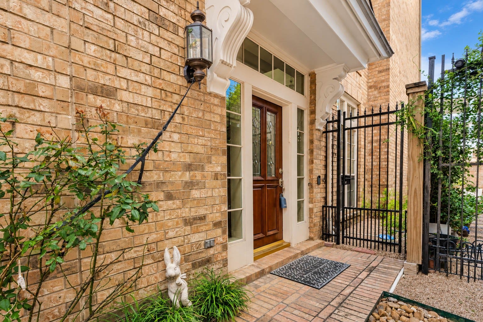 20 Stalynn Lane, Houston, TX 77027 20 Stalynn Lane, Houston, TX 77027