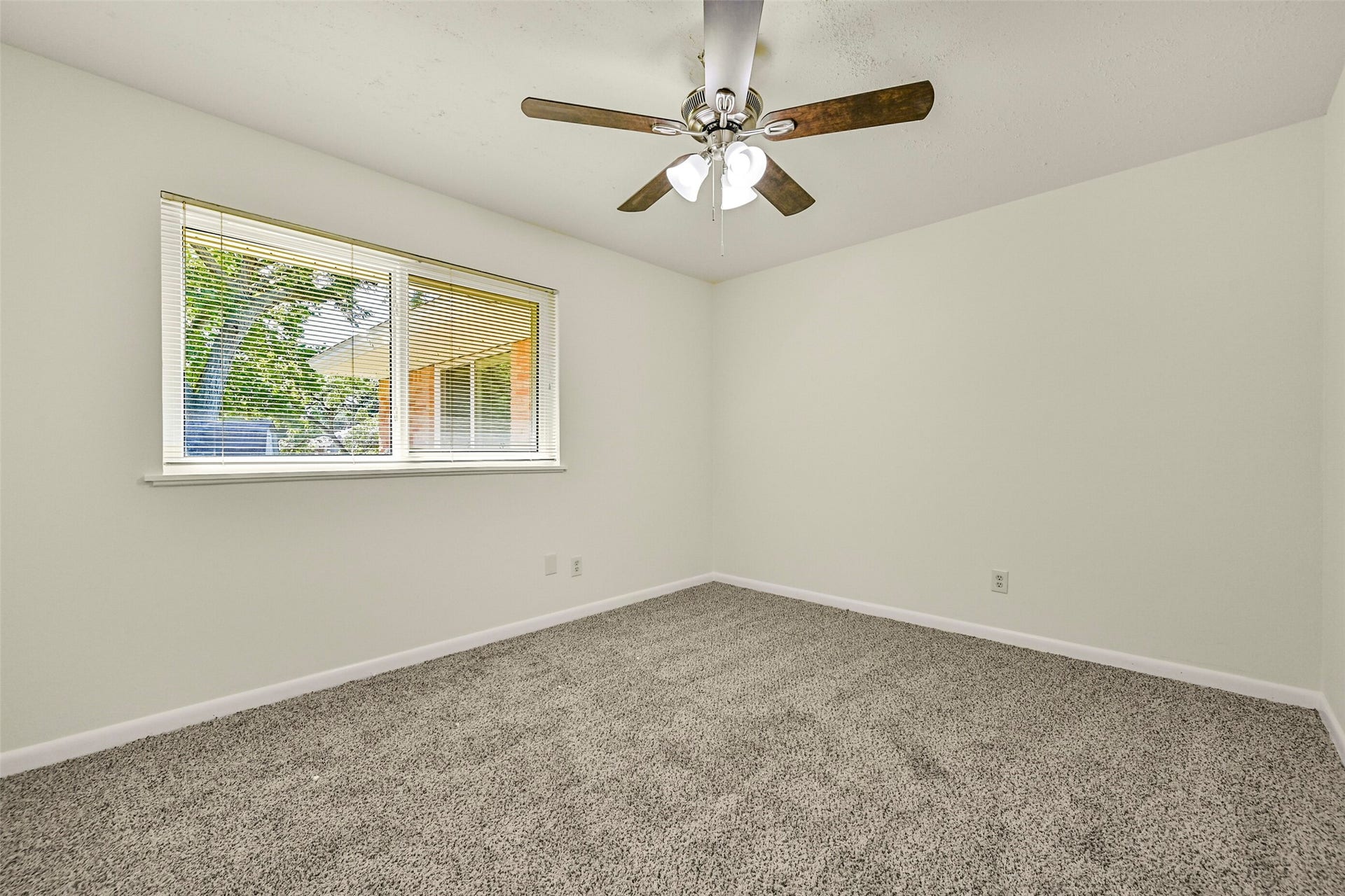 111 Southern Oaks Drive, Lake Jackson, TX 77566 111 Southern Oaks Drive, Lake Jackson, TX 77566