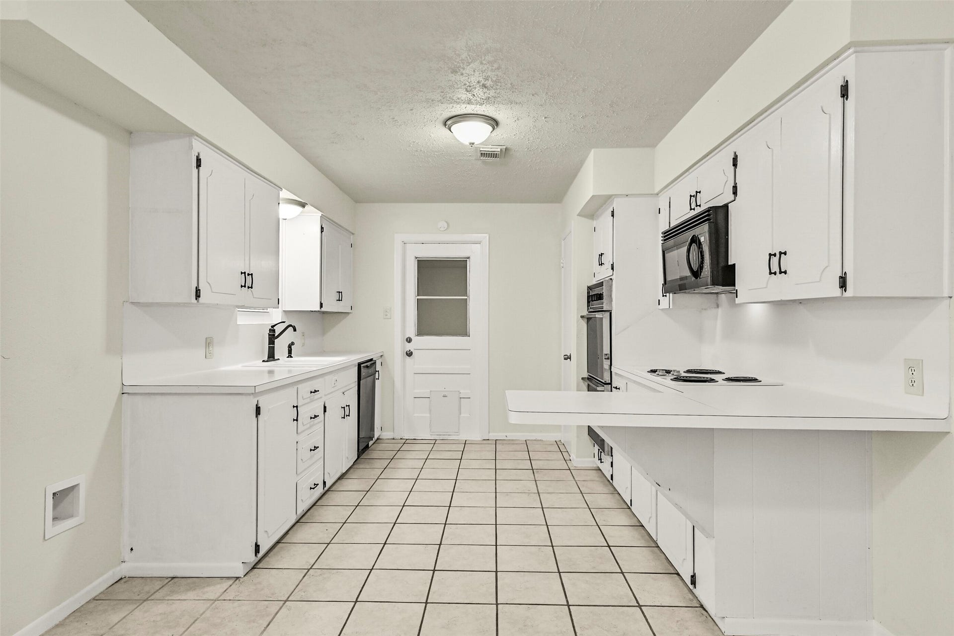111 Southern Oaks Drive, Lake Jackson, TX 77566 111 Southern Oaks Drive, Lake Jackson, TX 77566