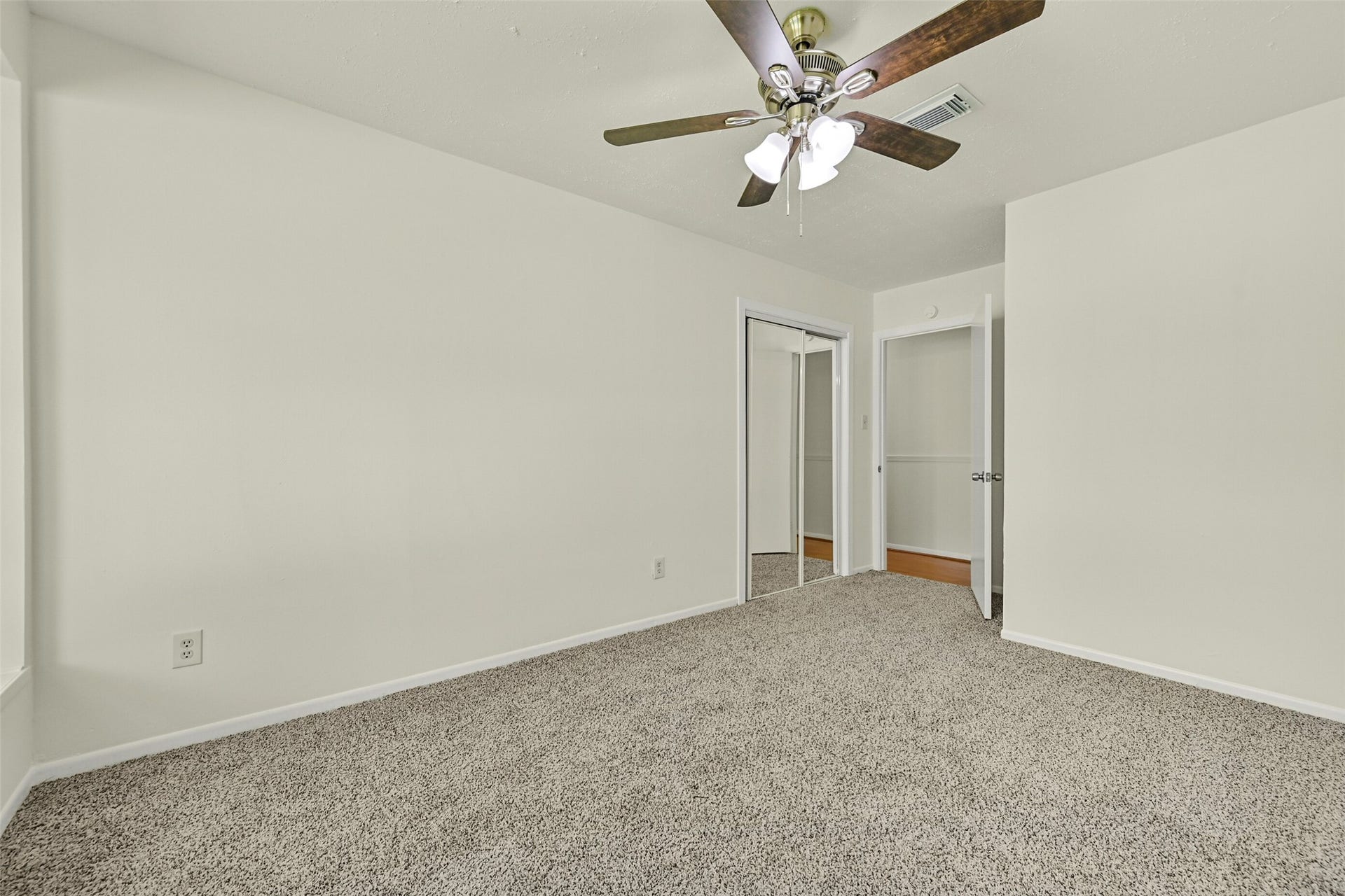 111 Southern Oaks Drive, Lake Jackson, TX 77566 111 Southern Oaks Drive, Lake Jackson, TX 77566