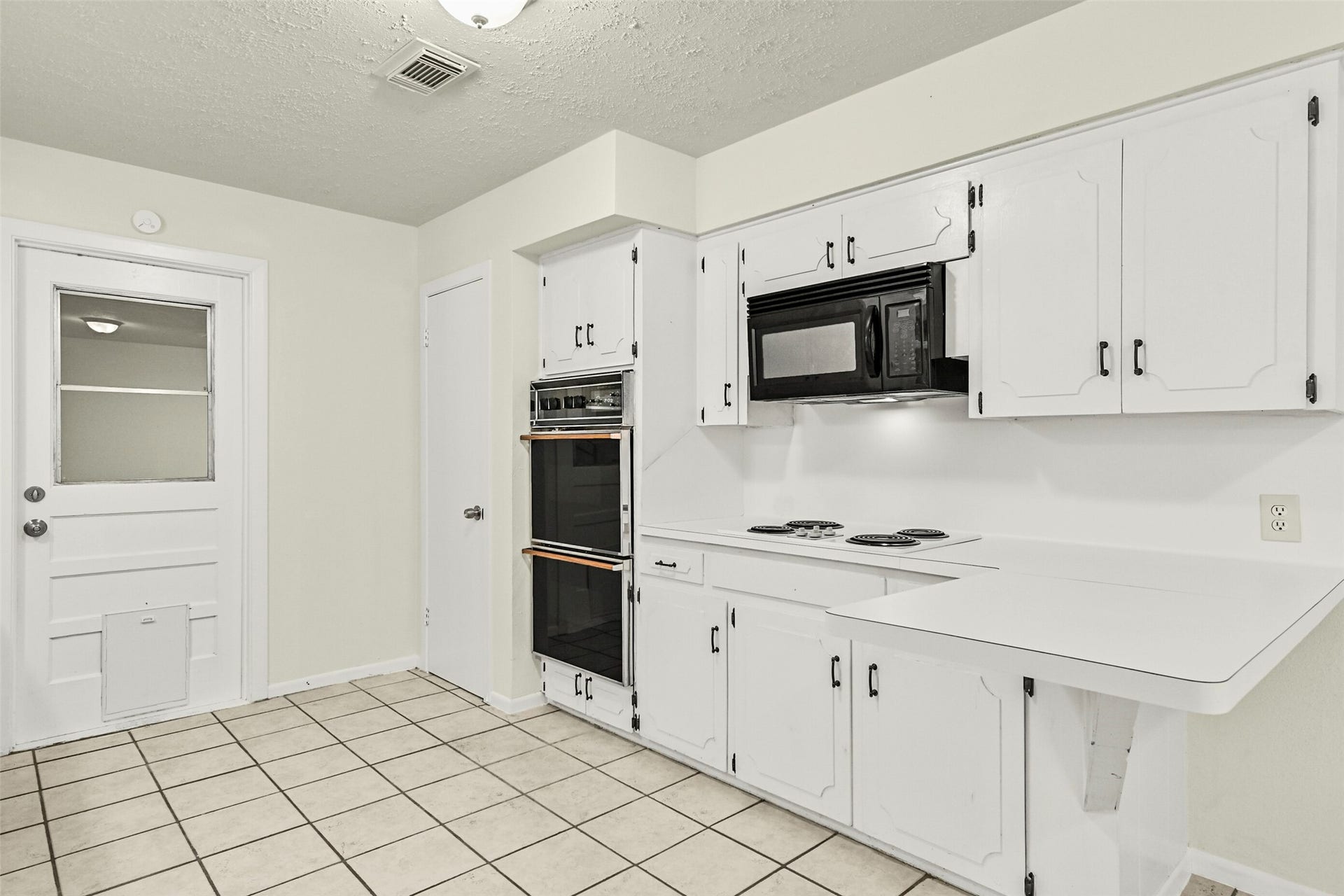 111 Southern Oaks Drive, Lake Jackson, TX 77566 111 Southern Oaks Drive, Lake Jackson, TX 77566