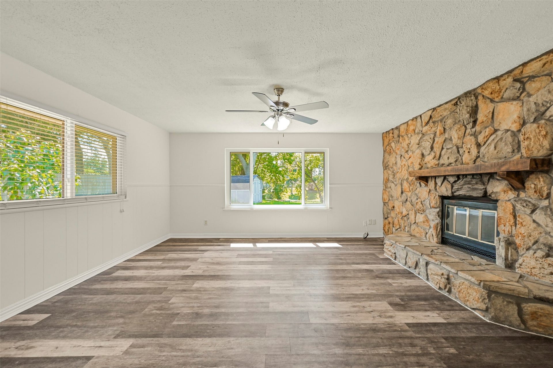 111 Southern Oaks Drive, Lake Jackson, TX 77566 111 Southern Oaks Drive, Lake Jackson, TX 77566