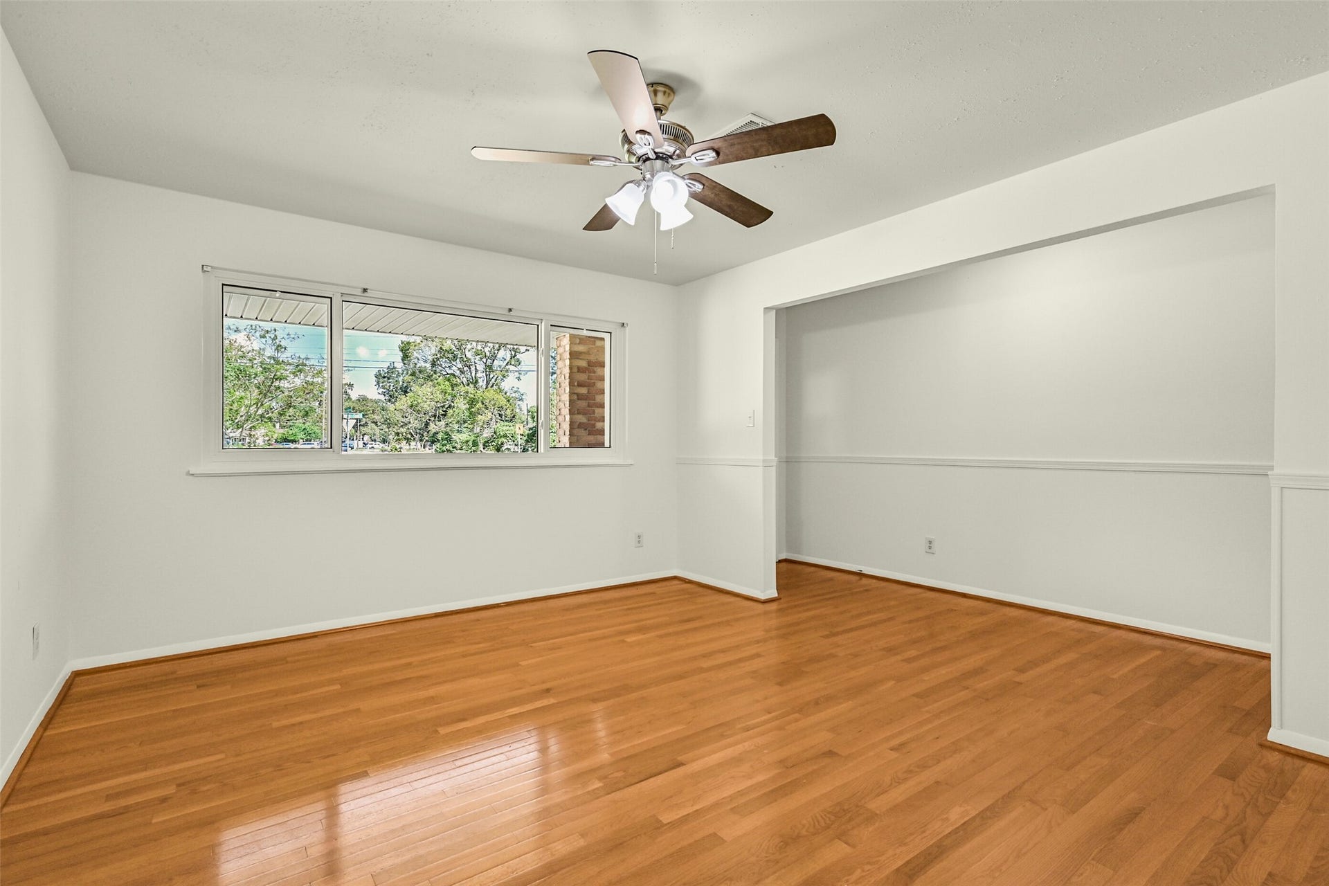 111 Southern Oaks Drive, Lake Jackson, TX 77566 111 Southern Oaks Drive, Lake Jackson, TX 77566