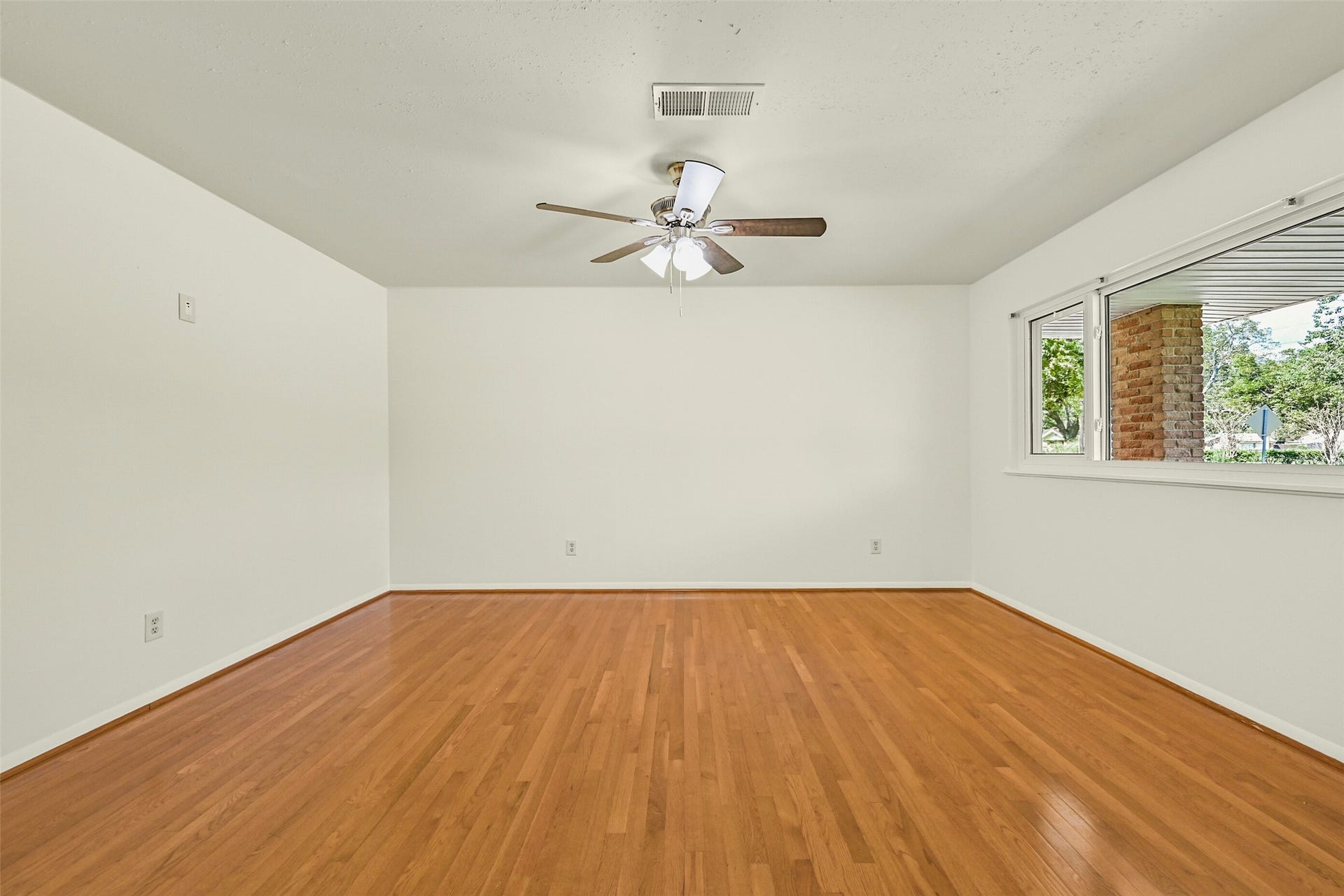 111 Southern Oaks Drive, Lake Jackson, TX 77566 111 Southern Oaks Drive, Lake Jackson, TX 77566