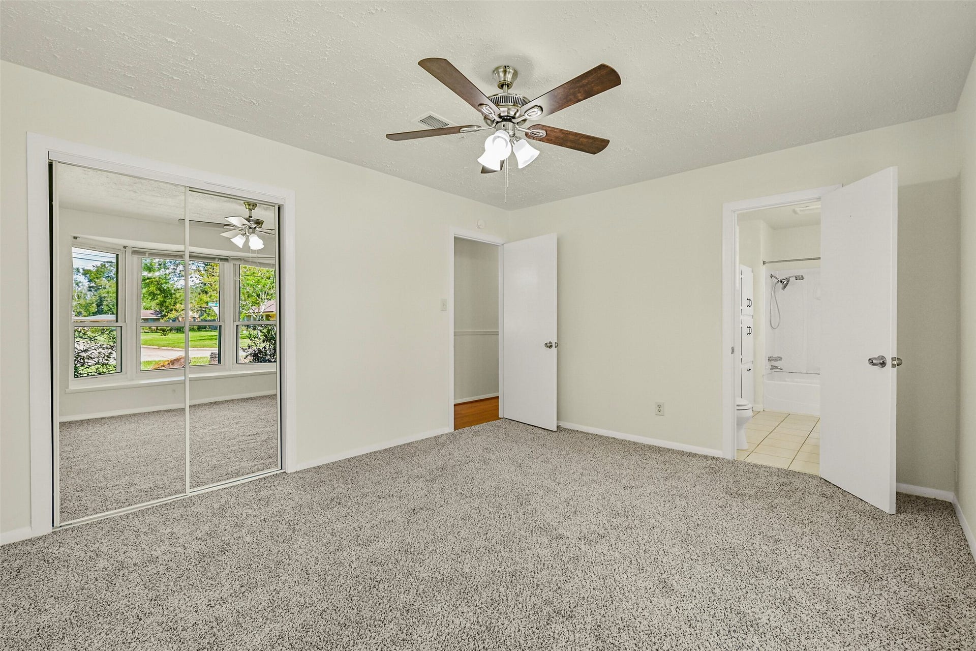 111 Southern Oaks Drive, Lake Jackson, TX 77566 111 Southern Oaks Drive, Lake Jackson, TX 77566