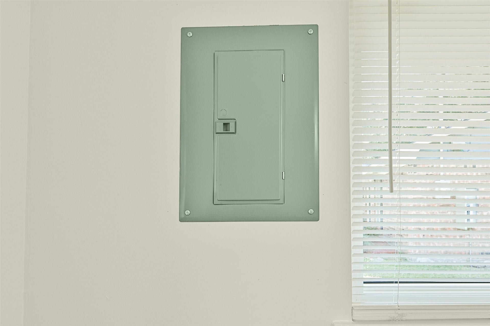 111 Southern Oaks Drive, Lake Jackson, TX 77566 Updated breaker box - 2026