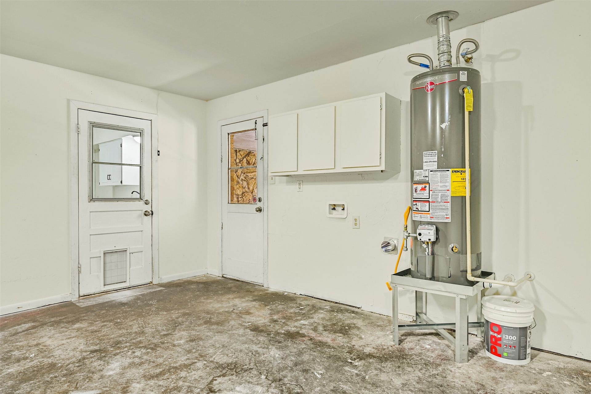 111 Southern Oaks Drive, Lake Jackson, TX 77566 Updated waterheater and pex plumping pipes -2026