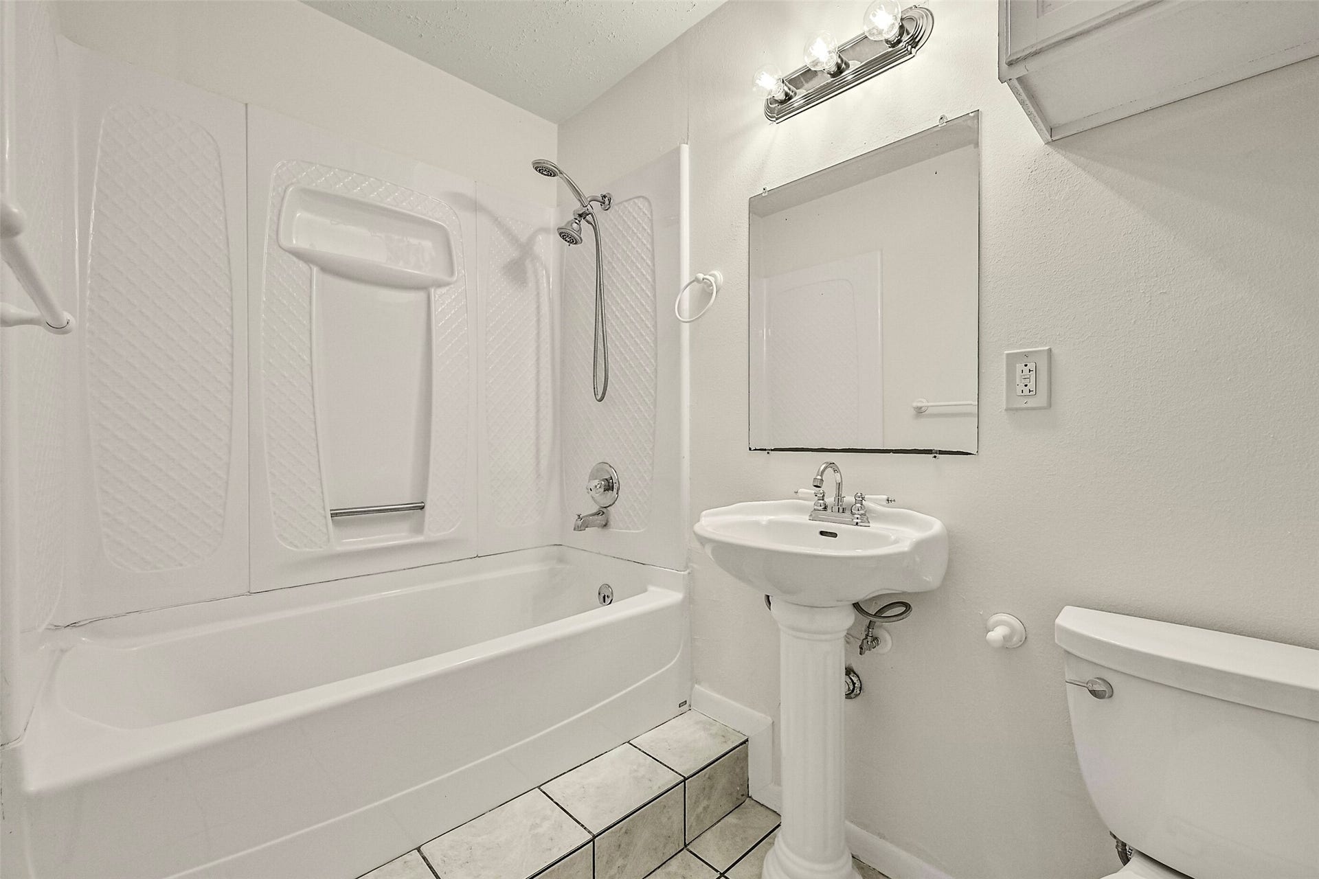 111 Southern Oaks Drive, Lake Jackson, TX 77566 111 Southern Oaks Drive, Lake Jackson, TX 77566