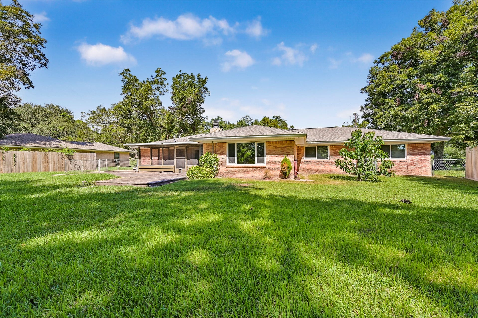 111 Southern Oaks Drive, Lake Jackson, TX 77566 111 Southern Oaks Drive, Lake Jackson, TX 77566