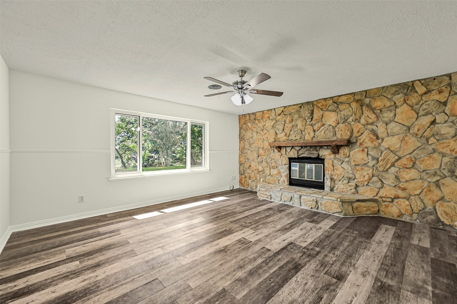 111 Southern Oaks Drive, Lake Jackson, TX 77566 111 Southern Oaks Drive, Lake Jackson, TX 77566