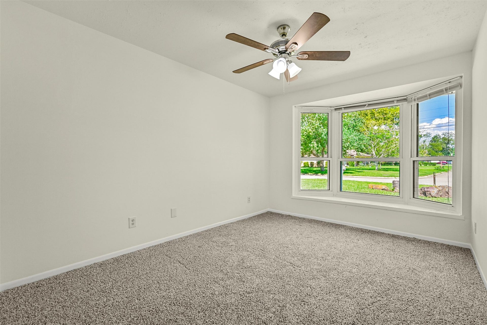 111 Southern Oaks Drive, Lake Jackson, TX 77566 111 Southern Oaks Drive, Lake Jackson, TX 77566
