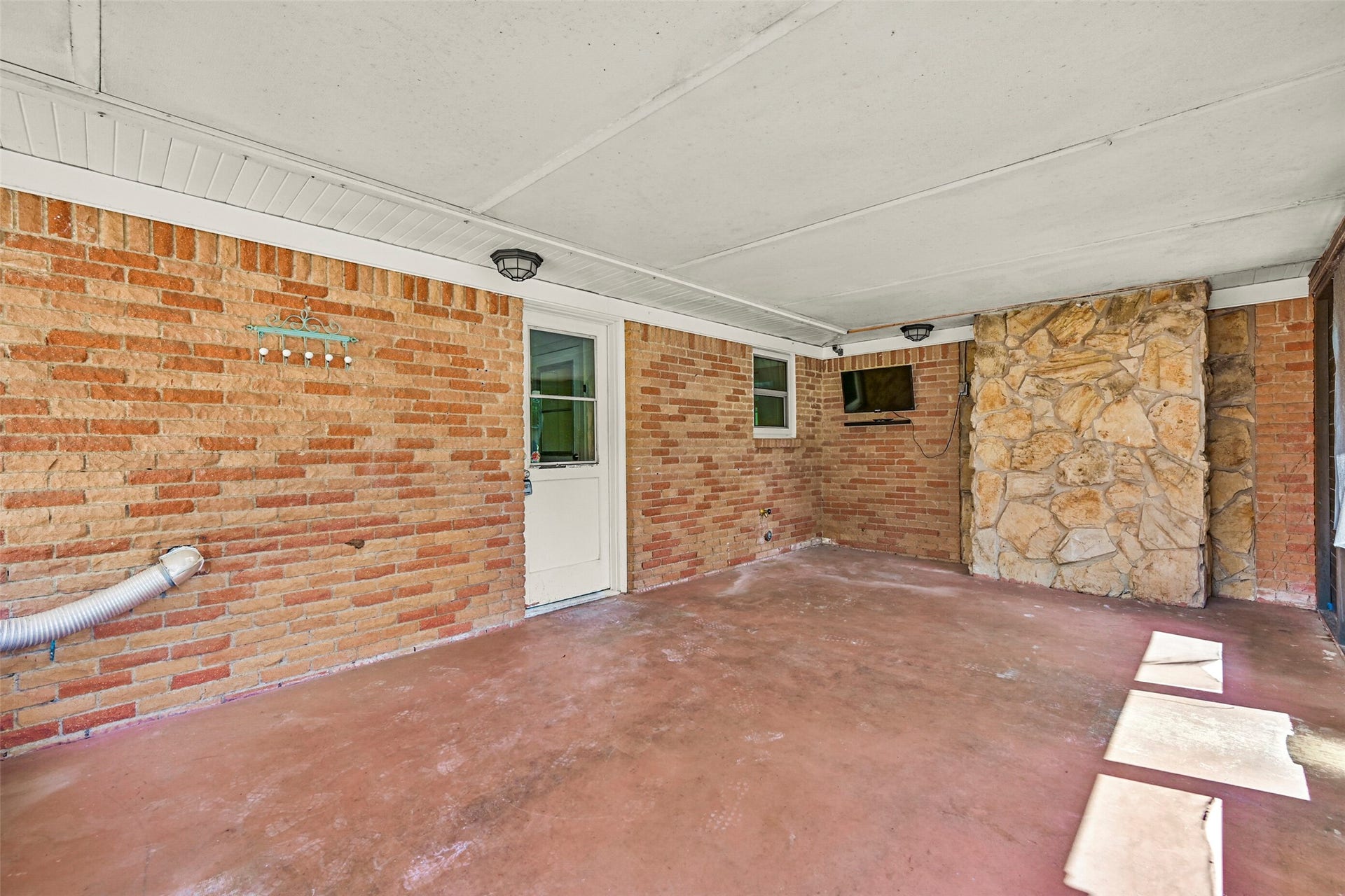 111 Southern Oaks Drive, Lake Jackson, TX 77566 111 Southern Oaks Drive, Lake Jackson, TX 77566