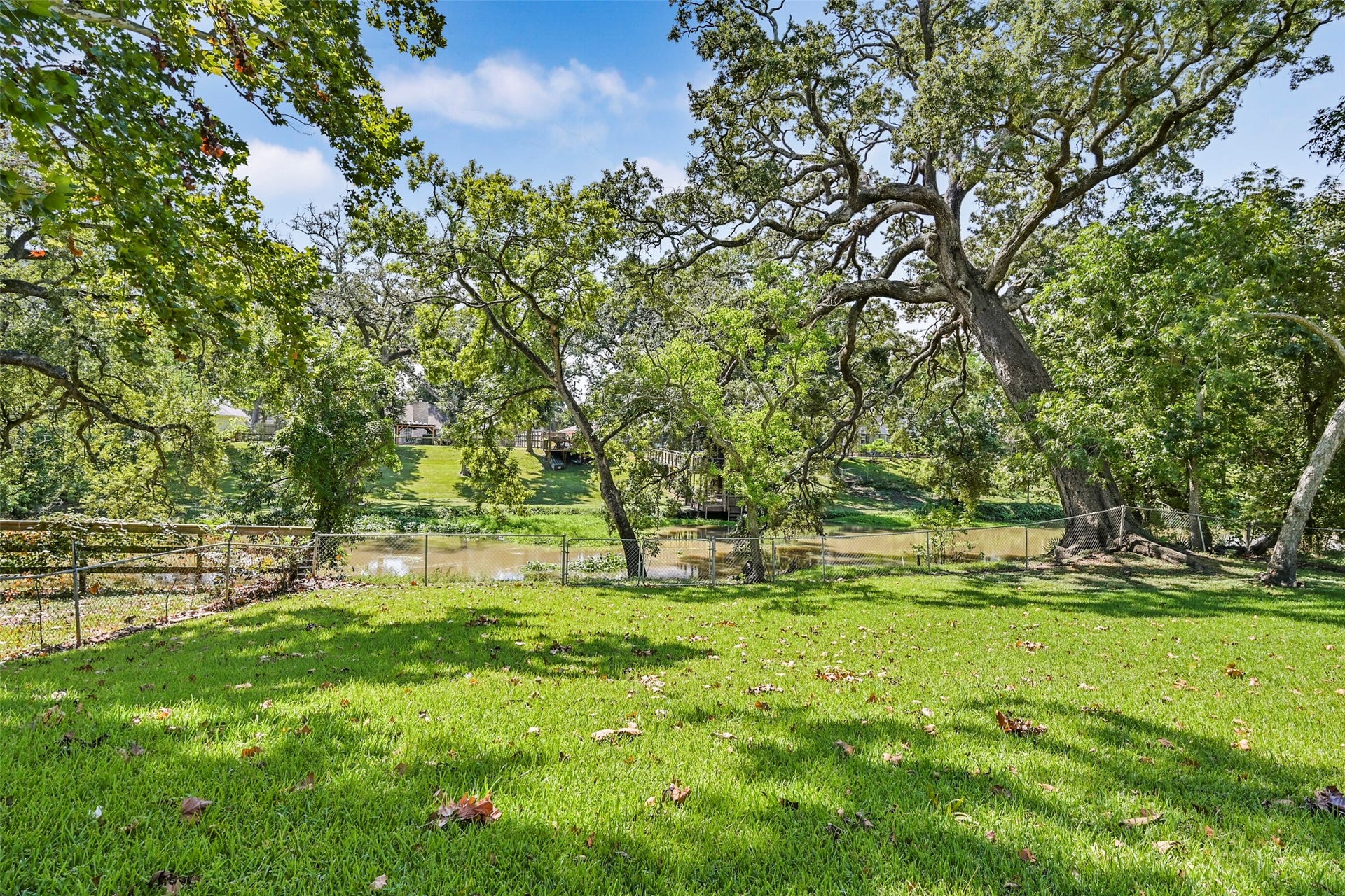 111 Southern Oaks Drive, Lake Jackson, TX 77566 111 Southern Oaks Drive, Lake Jackson, TX 77566