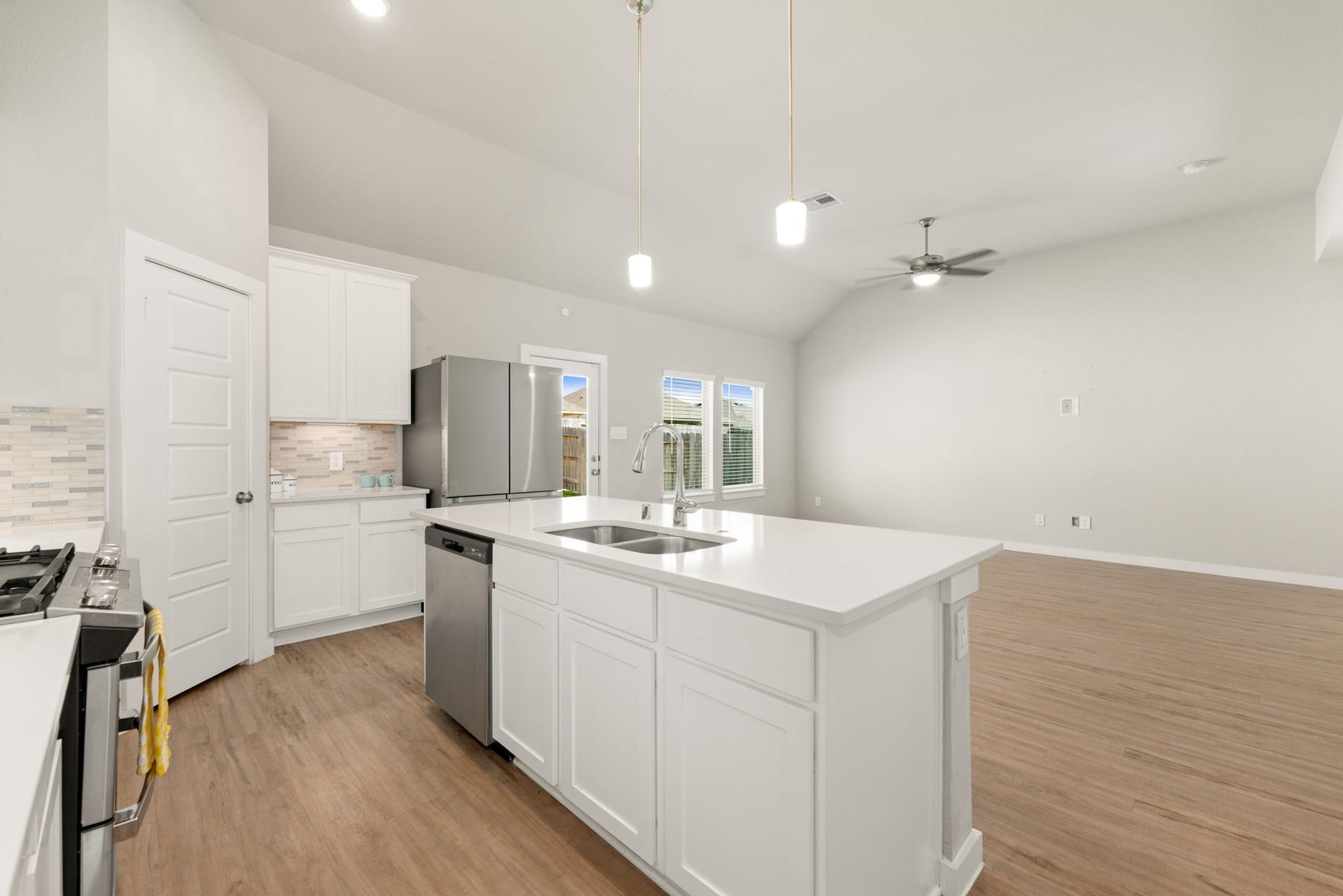 333 Flower Reed Court, Magnolia, TX 77354 333 Flower Reed Court, Magnolia, TX 77354