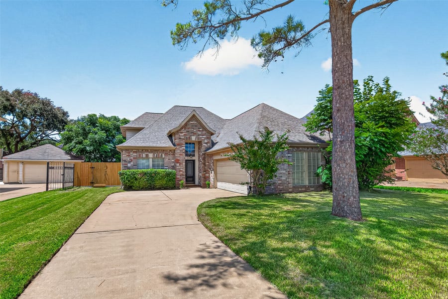 Property photo for 2922 Cotton Stock Drive, Sugar Land, TX