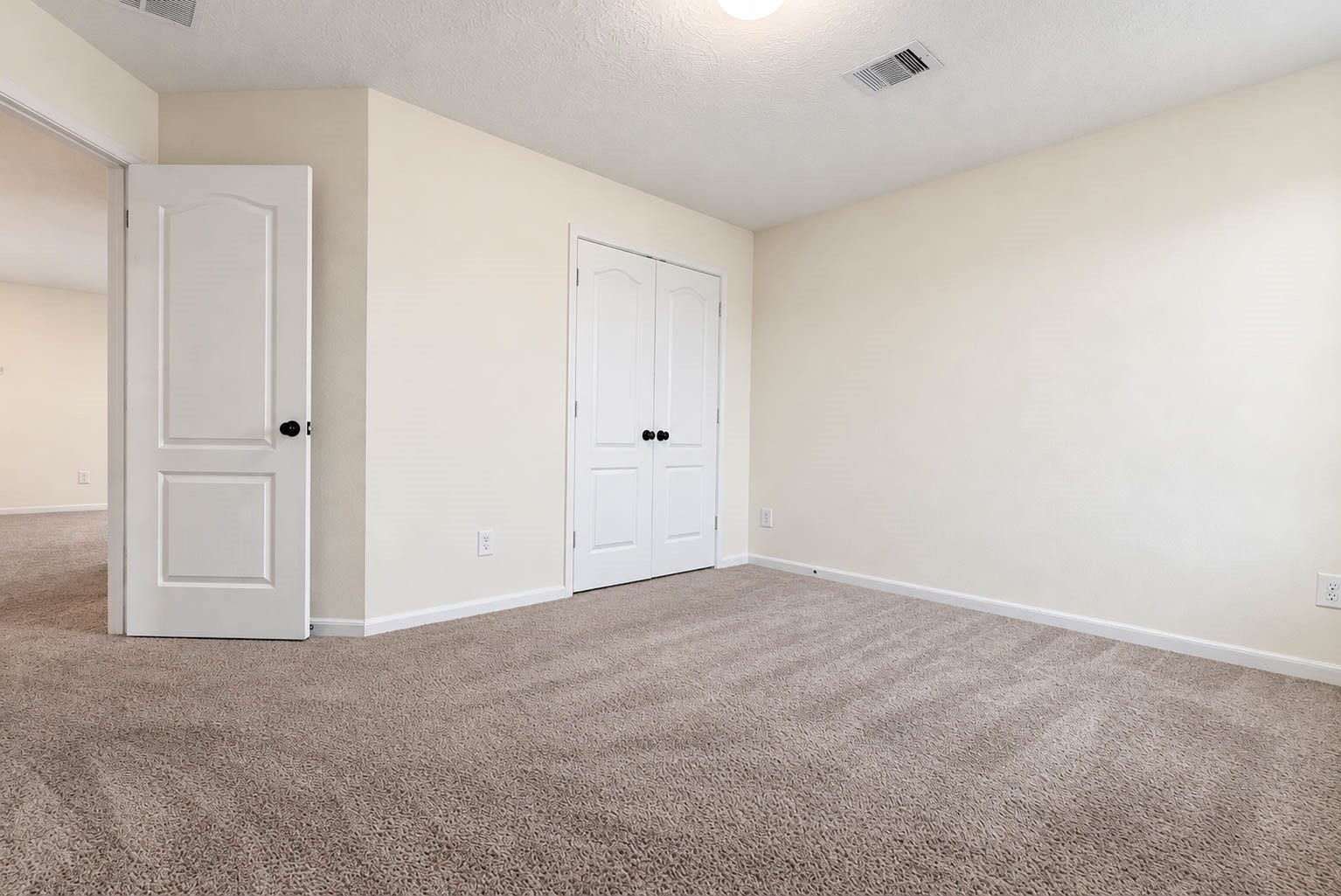 6131 Morning Fern Lane, Humble, TX 77338 Another view of this inviting secondary bedroom highlights its comfortable proportions & ample wall space for arranging furniture. A spacious double-door closet provides ample storage space, making this room both comfortable & functional.