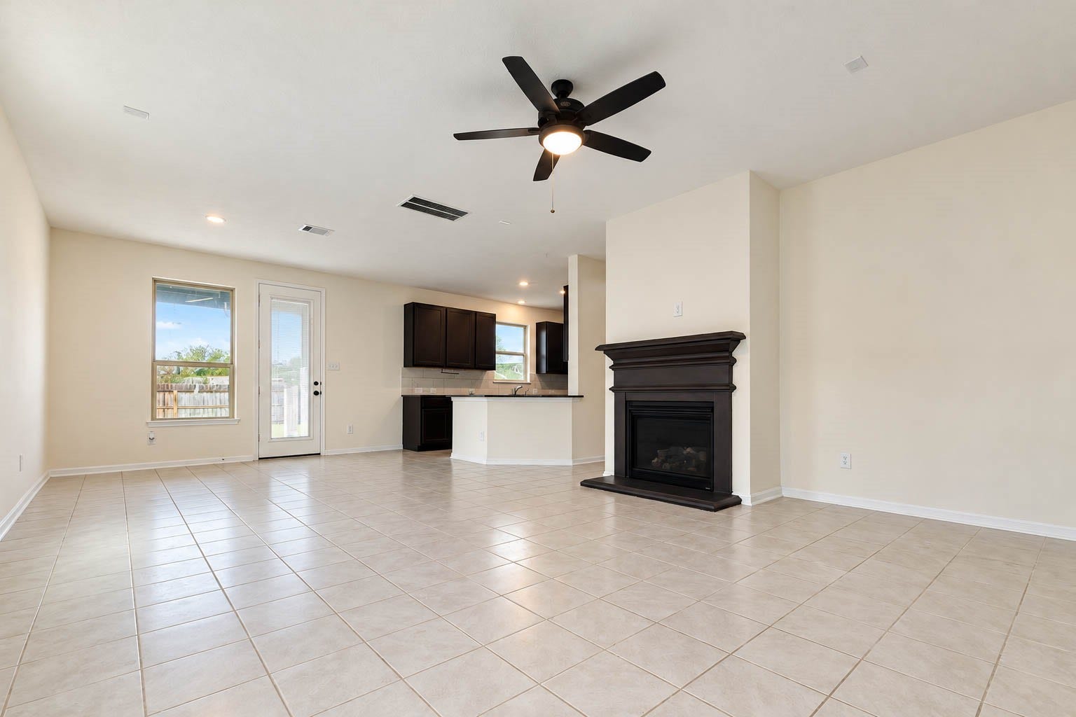 6131 Morning Fern Lane, Humble, TX 77338 Step inside to discover a beautifully designed open-concept floor plan, where the family room flow effortlessly into the adjoining dining area & kitchen, creating an ideal setting for comfortable everyday living.