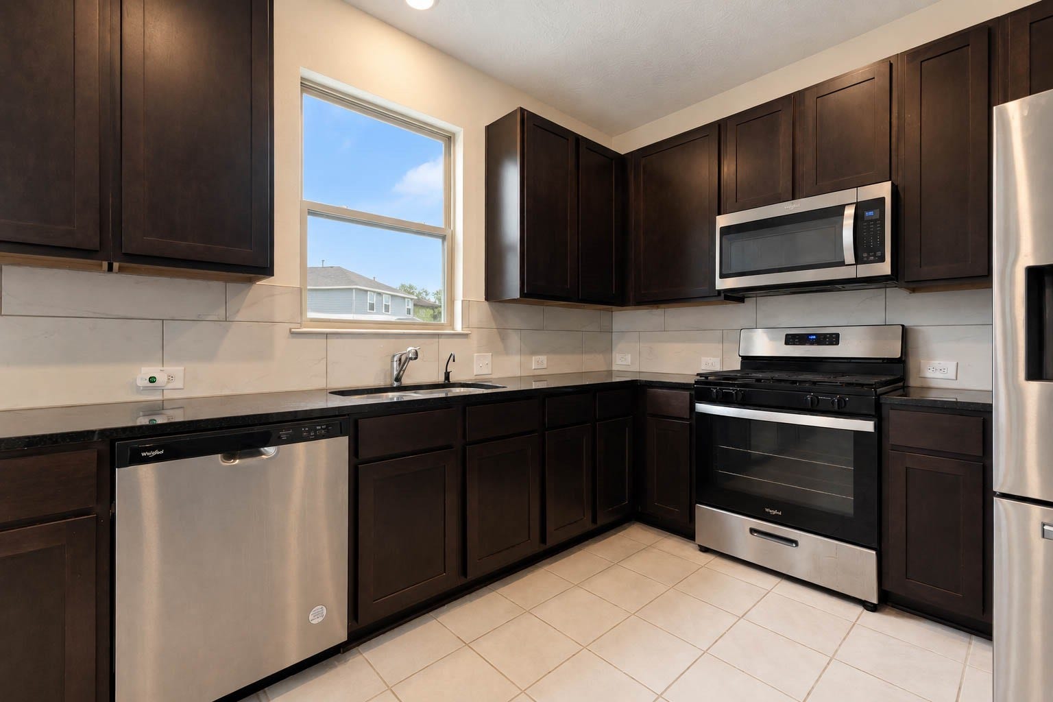 6131 Morning Fern Lane, Humble, TX 77338 A suite of sleek stainless steel appliances, including a gas range, built-in microwave, & dishwasher, beautifully complements the kitchen's stylish finishes while offering everyday convenience & functionality.
