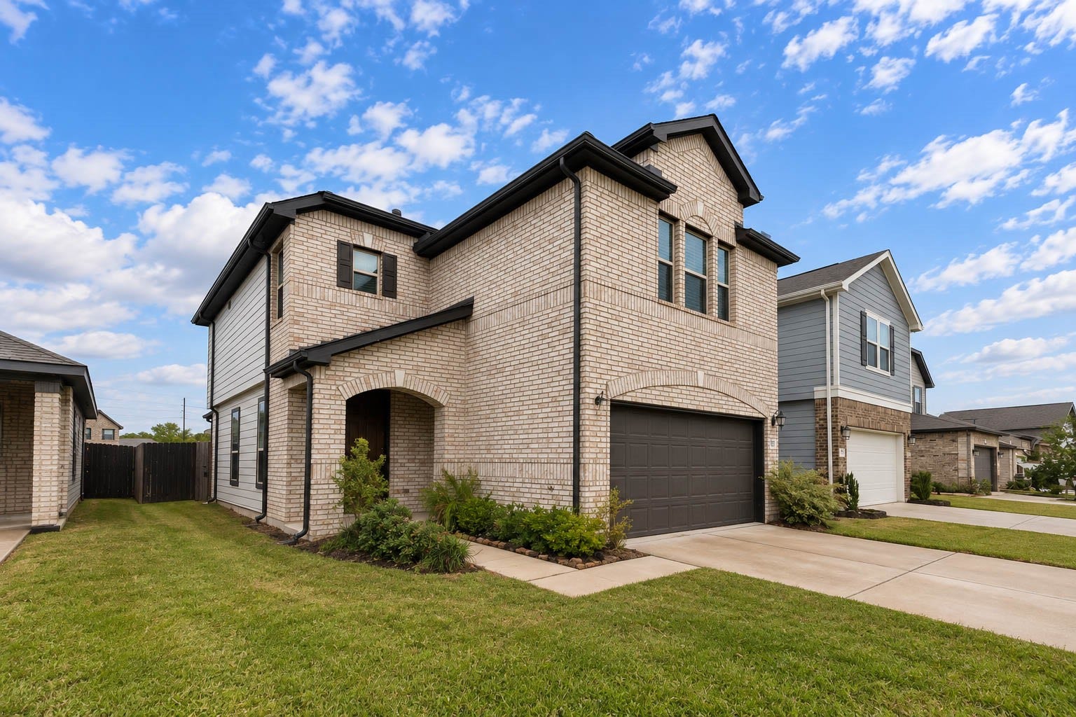 6131 Morning Fern Lane, Humble, TX 77338 Designed with energy efficiency in mind, this home features insulated Low-E windows, insulated exterior doors, attic ventilation, ceiling fans, & a digital programmable thermostat to help enhance year-round comfort & energy efficiency.