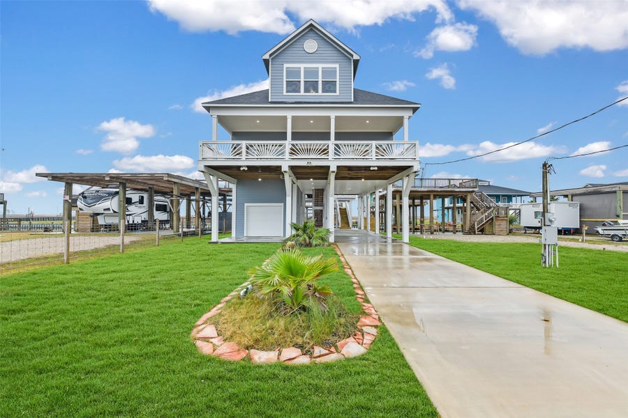 Property photo for 555 POMPANO Drive, Freeport, TX