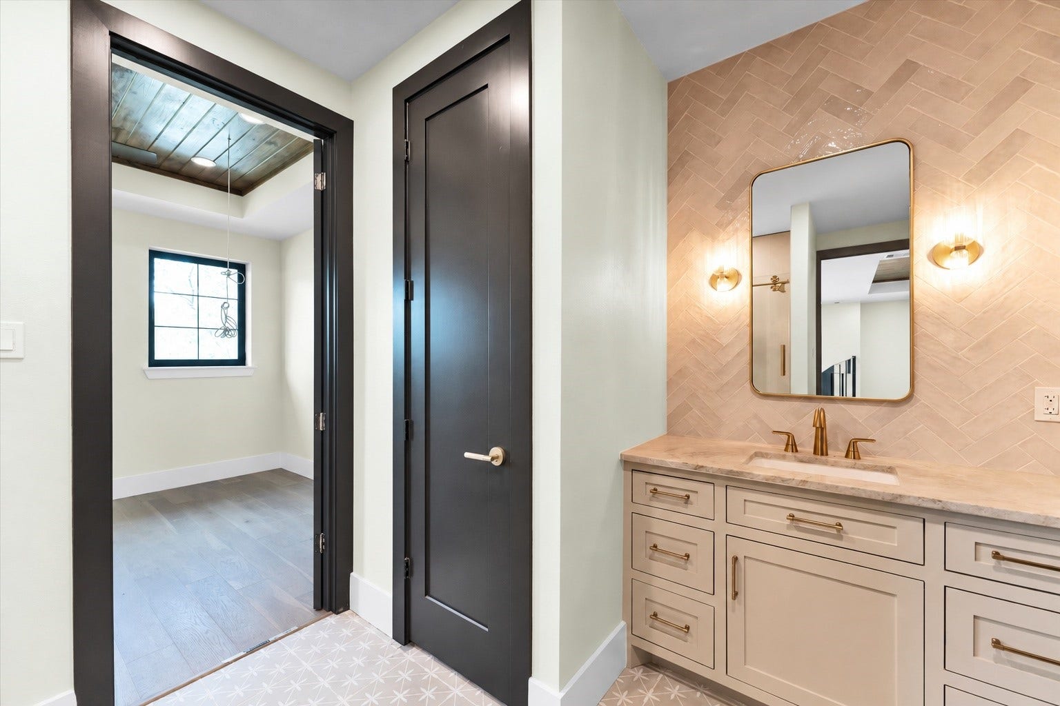 23701 Birch Grove Road, Montgomery, TX 77316 Elegant private bathroom seamlessly connected to the secondary bedroom, featuring chic lighting and a sophisticated vanity.