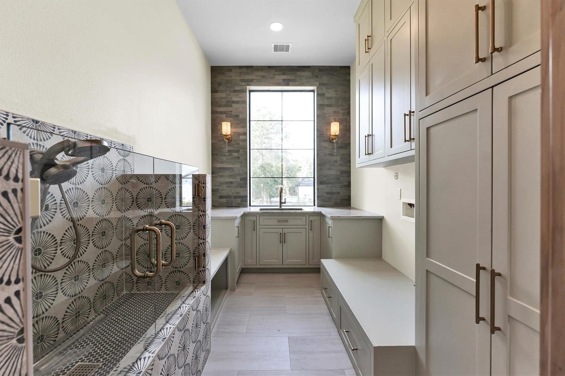 23701 Birch Grove Road, Montgomery, TX 77316 Experience the ultimate laundry room complete with a stylish dog shower station, abundant cabinetry, natural light, and a convenient double sink.