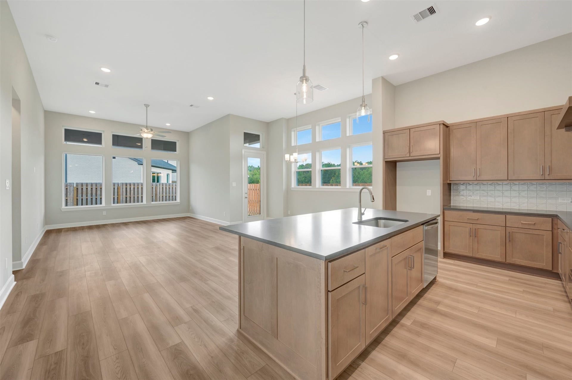 1935 El Pino Street, Montgomery, TX 77316